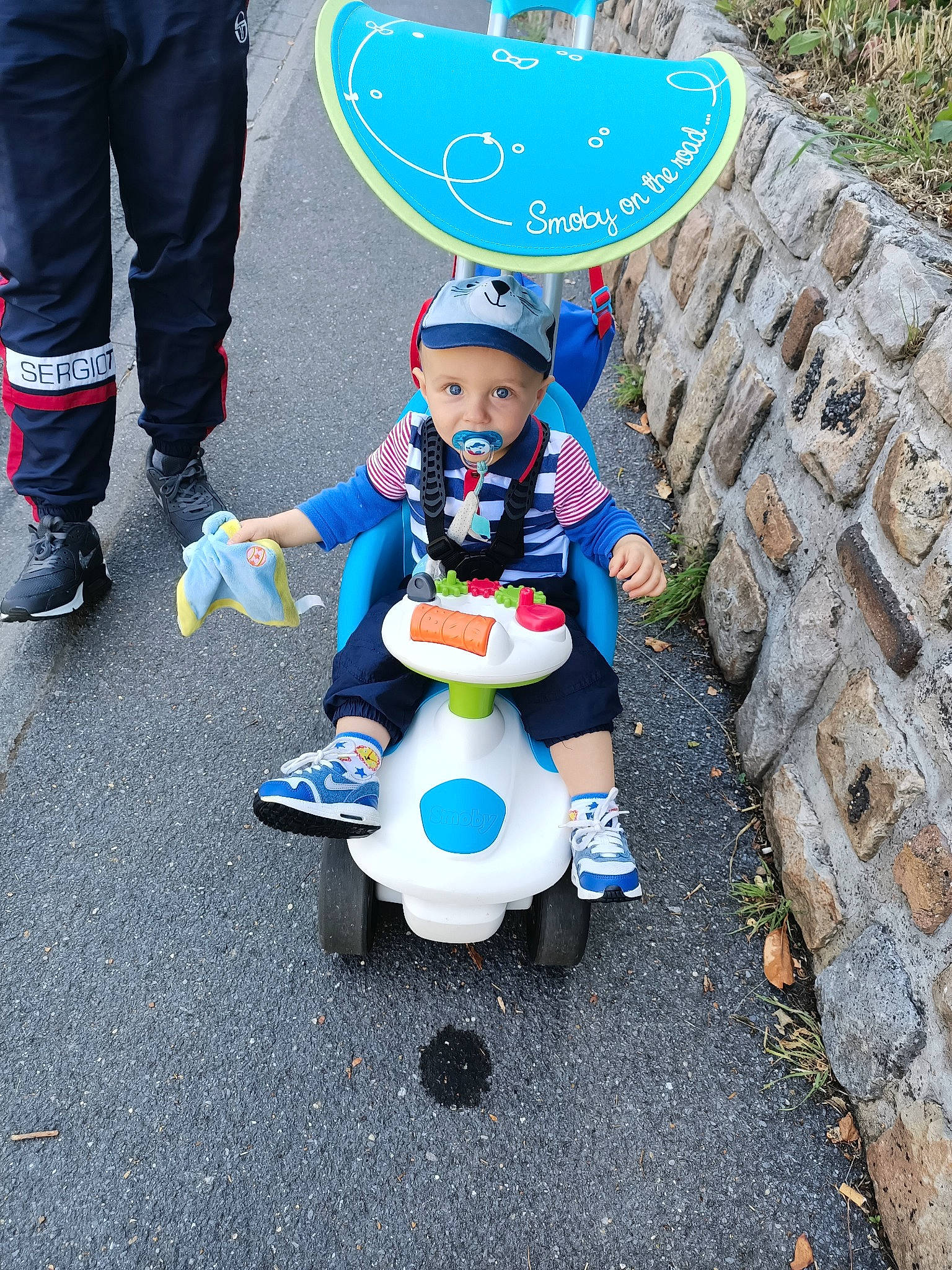 Enzo a rejoint le concours — aidez-le/la à gagner de superbes lots ! child, fun, headwear, person, play, smile, toddler, vacation, vehicle