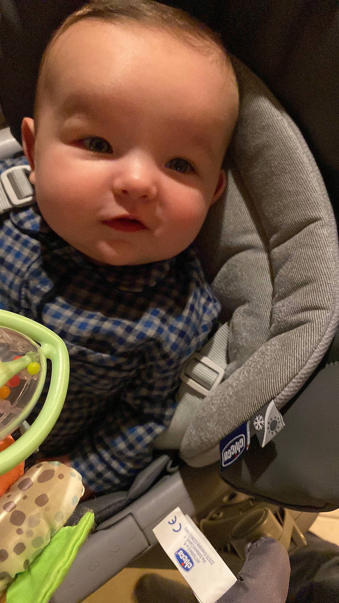 Leopold participe au concours pour gagner de l'argent avec cette photo : baby, baby_in_car_seat, baby_products, baby_toddler_clothing, bib, car_seat, cheek, child, comfort, face, fun, iris, mouth, nose, person, product, seat_belt, service, sitting, skin