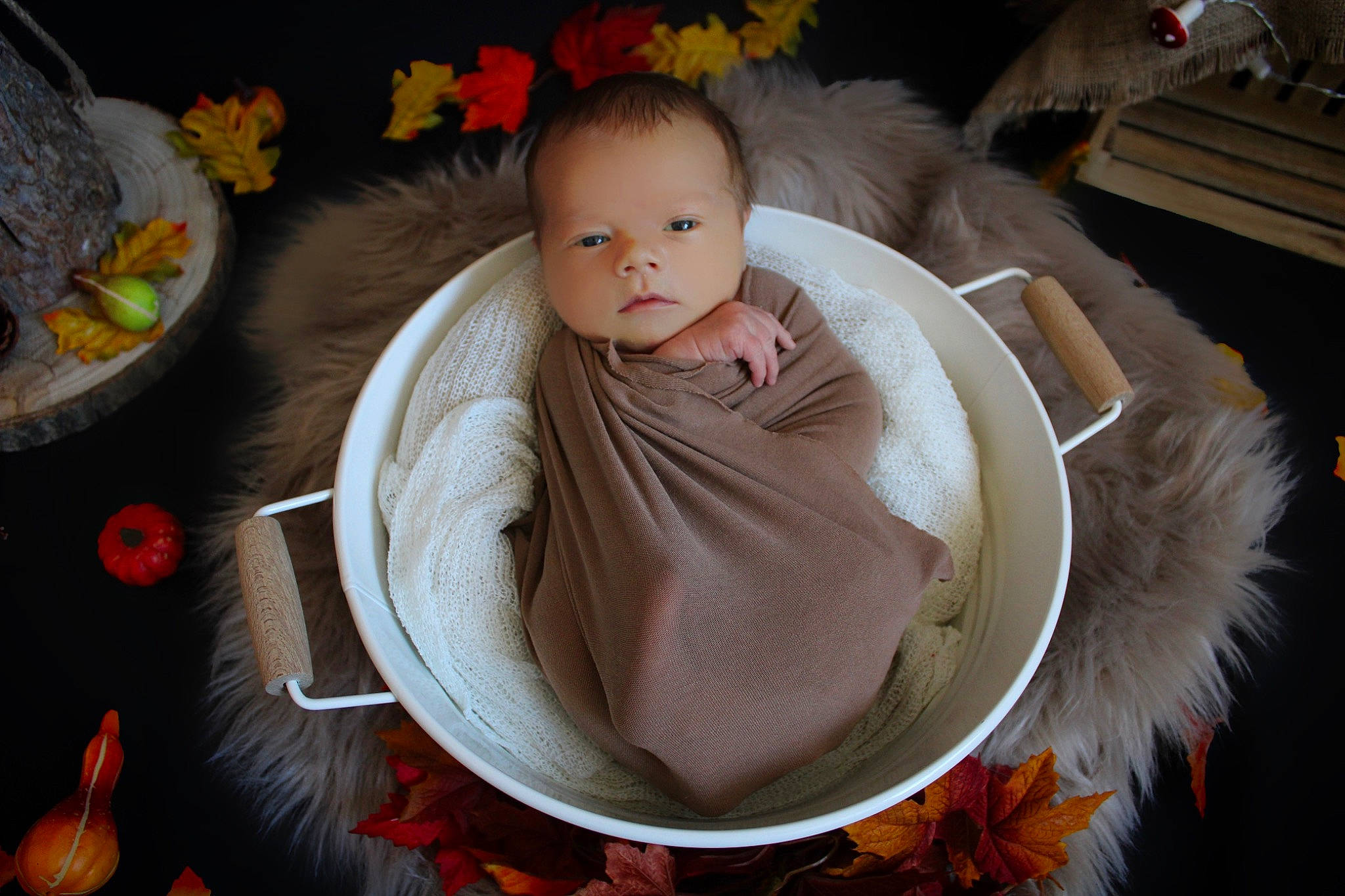 Maylonn a rejoint le concours — aidez-le/la à gagner de superbes lots ! baby, baby_carriage, baby_products, baby_toddler_clothing, cheek, child, comfort, event, eye, happy, head, human_body, infant_bed, iris, linens, person, room, sitting, textile, toddler