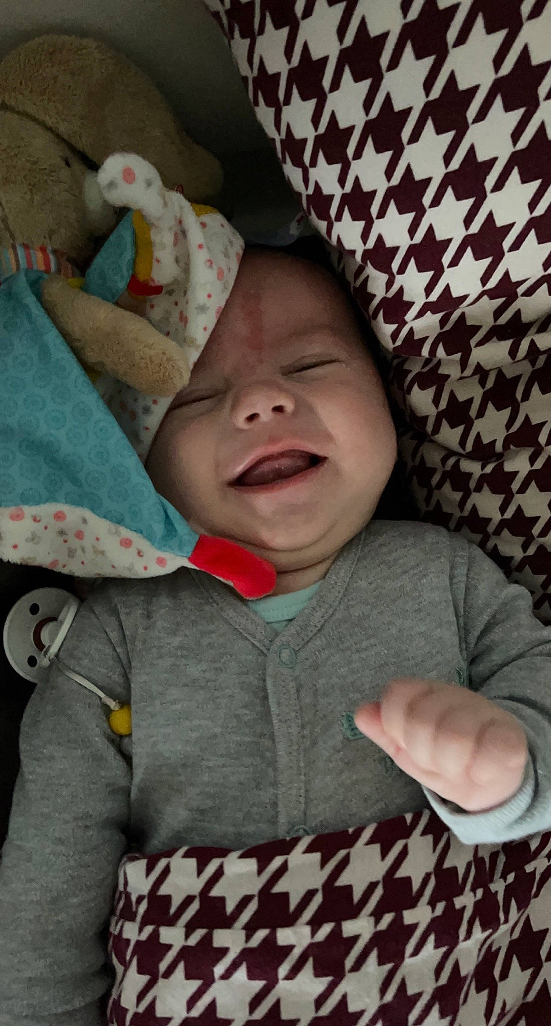 Maylonn participe au concours pour gagner de l'argent avec cette photo : baby, baby_toddler_clothing, cheek, comfort, eye, facial_expression, gesture, happy, human, mouth, nose, organ, outerwear, person, product, skin, sleeve, smile, textile, toddler