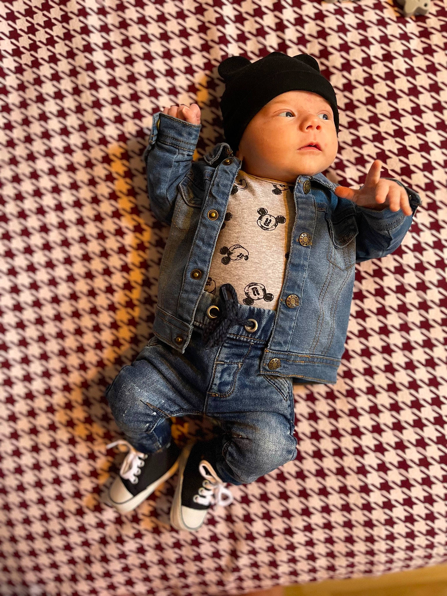 Maylonn a rejoint le concours — aidez-le/la à gagner de superbes lots ! baby_toddler_clothing, button, cap, child, denim, doll, eye, face, fashion_design, headgear, headwear, jacket, outerwear, pattern, person, skin, sleeve, street_fashion, toddler, toy