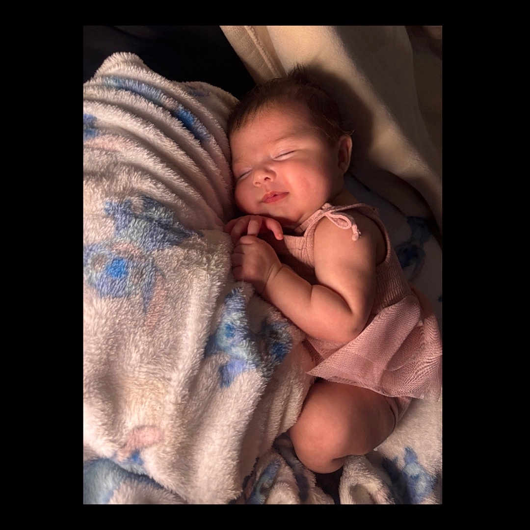 Lexus is registered to the contest to win money with this photo: baby, bed, bedroom, blanket, bodypart, clothing, face, finger, furniture, glove, hand, head, indoors, newborn, person, photography, portrait, quilt, sleeping, towel