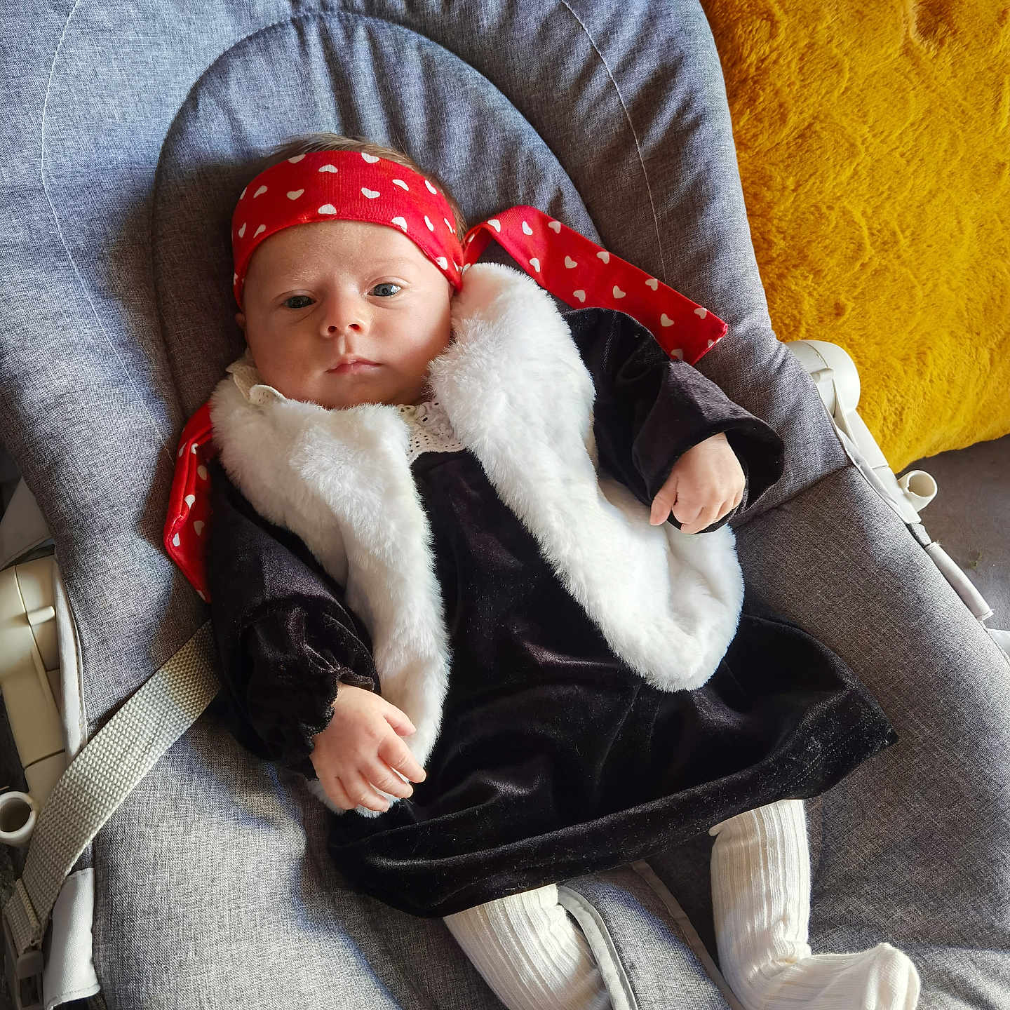 Lillie-Rose a rejoint le concours — aidez-le/la à gagner de superbes lots ! armchair, baby, bonnet, car, chair, clothing, couch, cushion, face, furniture, hat, head, homedecor, hosiery, person, photography, portrait, sock, transportation, vehicle
