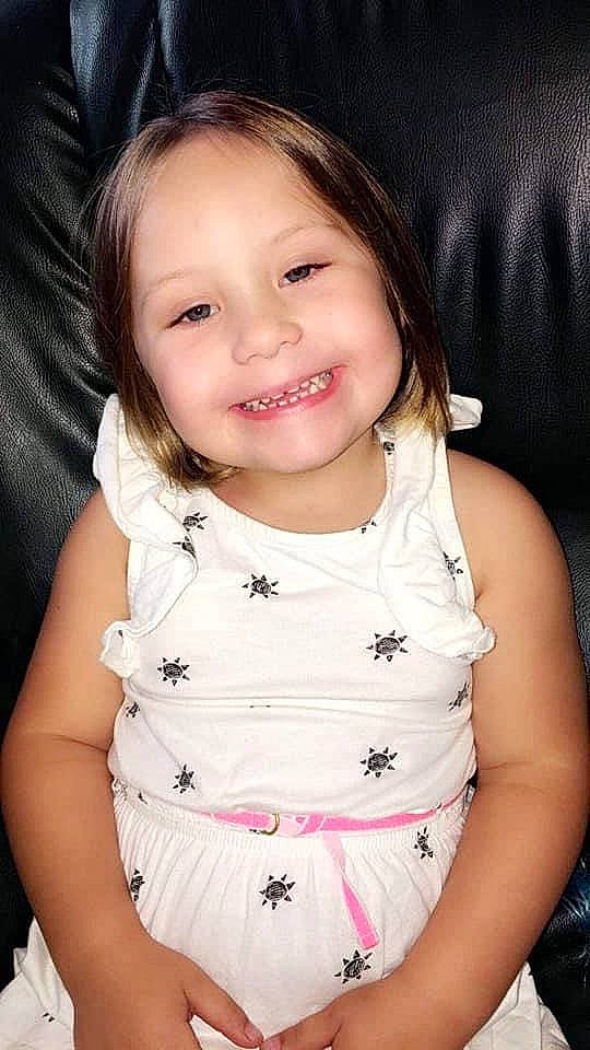 Laura participe au concours pour gagner de l'argent avec cette photo : baby_toddler_clothing, beauty, cheek, child, eyelash, flash_photography, fun, gesture, happy, iris, joy, lip, magenta, neck, nose, pattern, person, pink, skin, sleeve