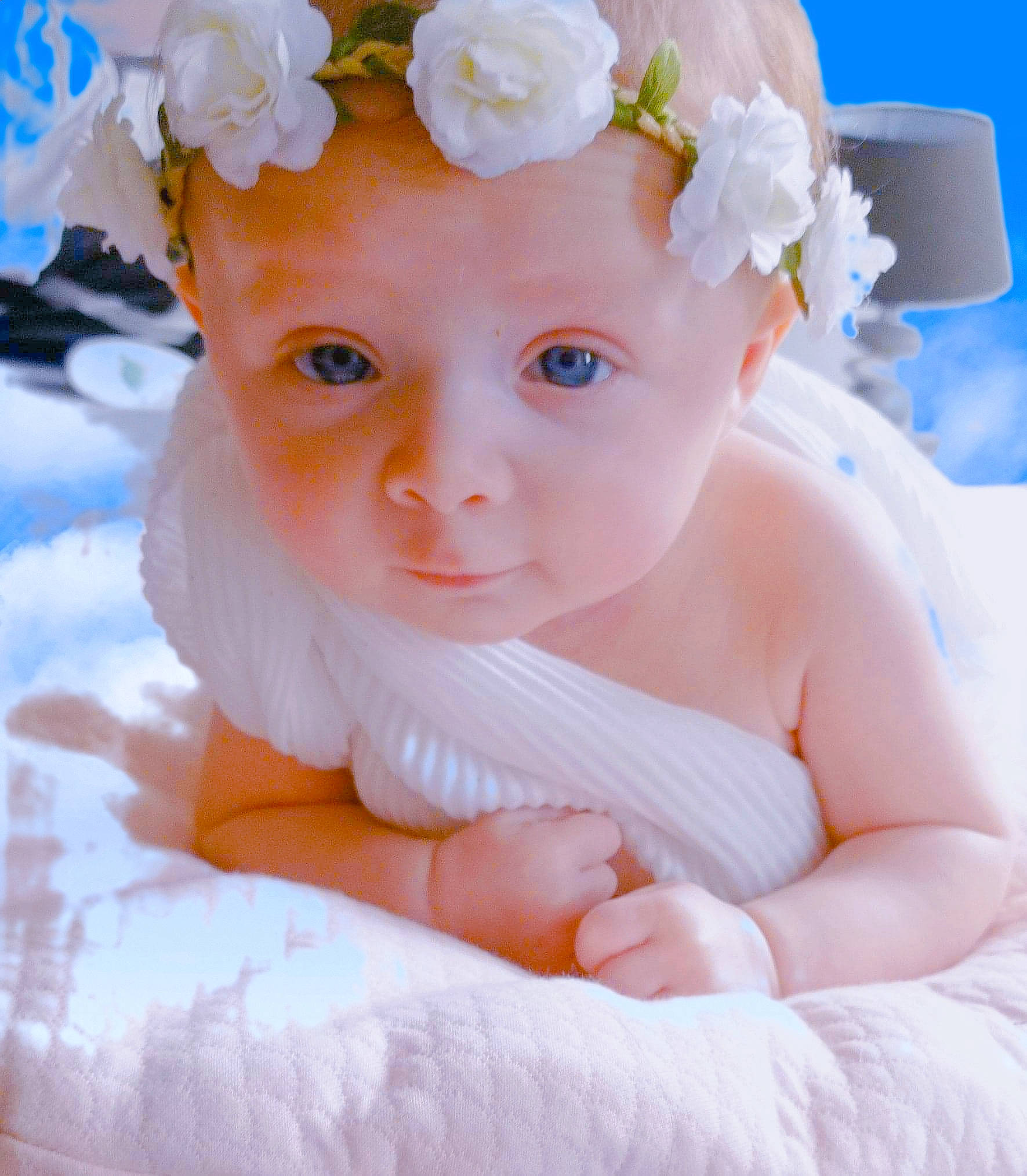 Abby a rejoint le concours — aidez-le/la à gagner de superbes lots ! azure, baby, baby_toddler_clothing, blue, dress, embellishment, face, flower, happy, head, headgear, headpiece, iris, person, petal, pink, product, skin, textile, toddler