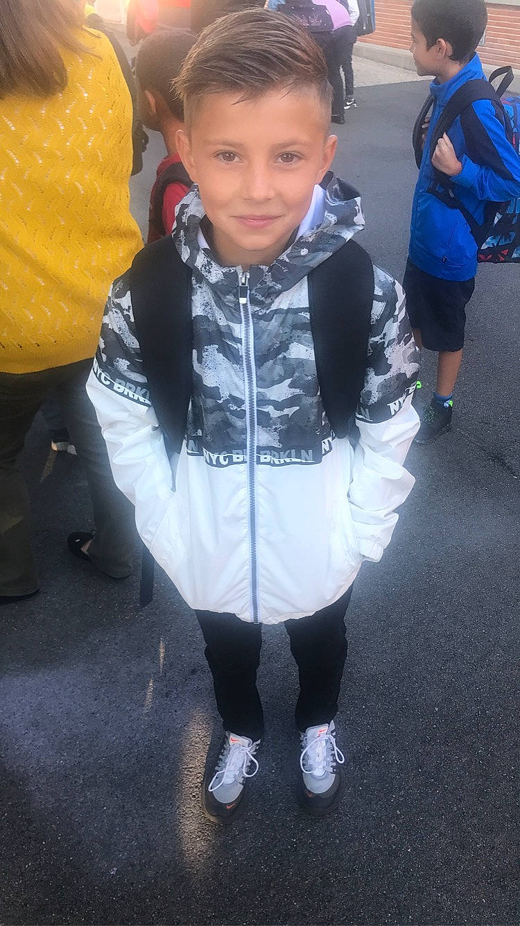 Enzo a rejoint le concours — aidez-le/la à gagner de superbes lots ! child, jacket, joy, outerwear, person