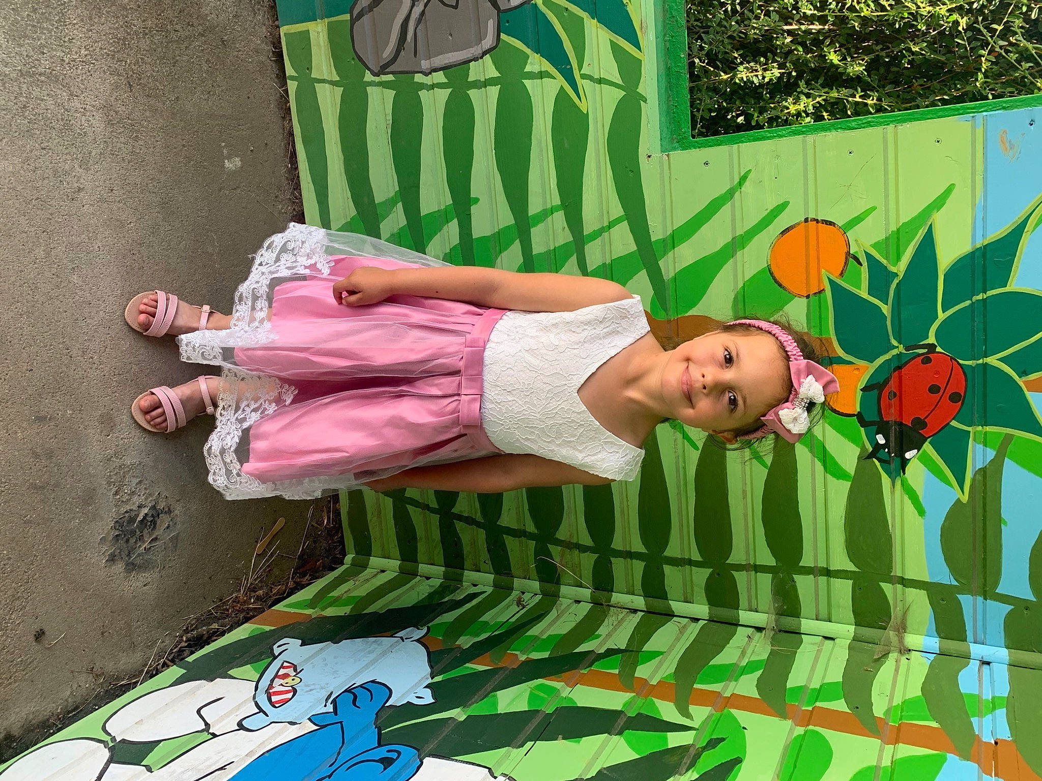 Amina participe au concours pour gagner de l'argent avec cette photo : art, child, fun, grass, green, happy, joy, leisure, line, mural, pattern, people_in_nature, person, plant, play, recreation, sandal, thigh, toddler, visual_arts