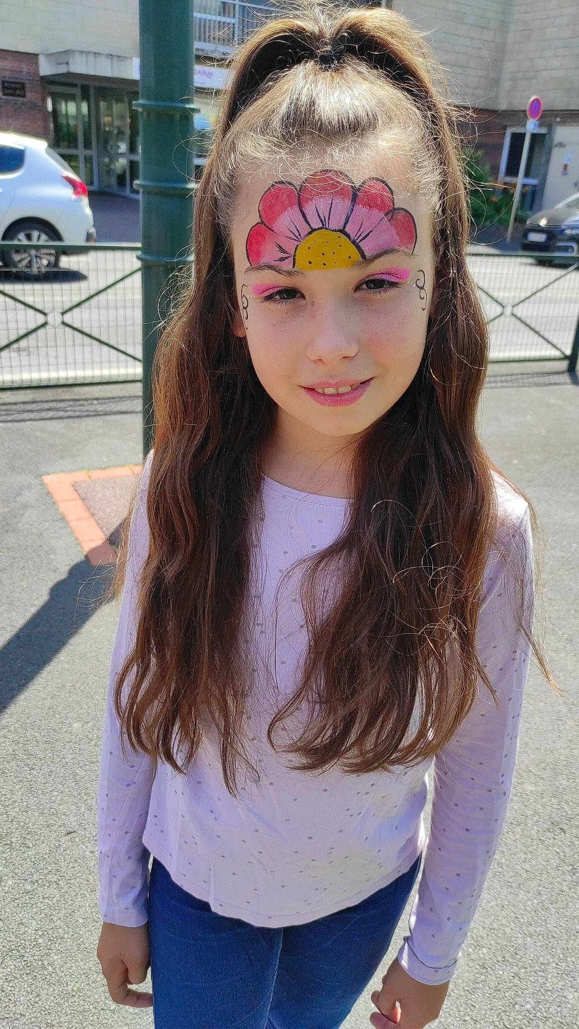 Adelya a rejoint le concours — aidez-le/la à gagner de superbes lots ! bangs, cool, eyebrow, eyelash, eyewear, glasses, hairstyle, happy, head, headgear, headpiece, headwear, joy, lip, long_hair, magenta, person, pink, tire, vision_care