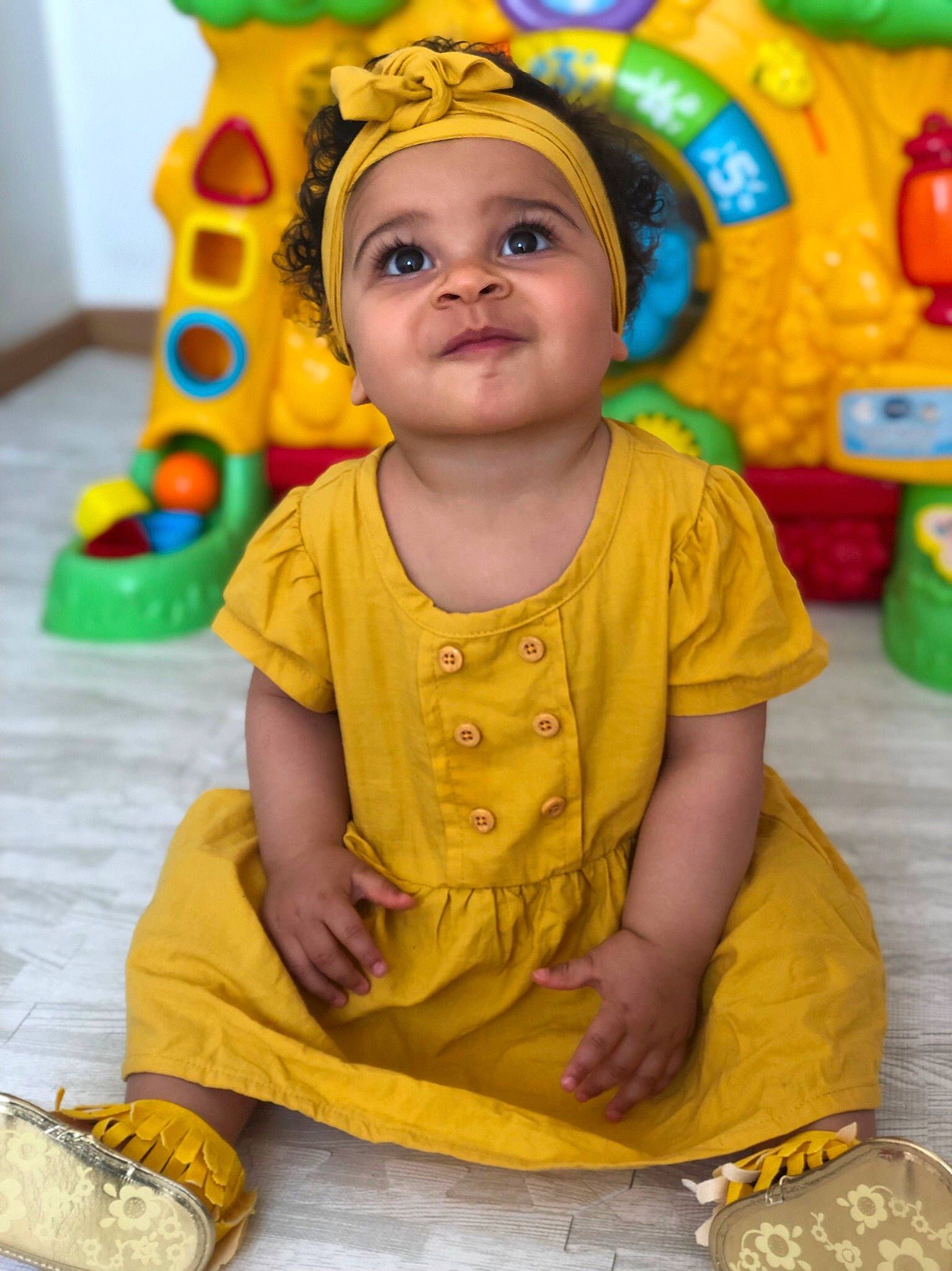 Shanon a rejoint le concours — aidez-le/la à gagner de superbes lots ! baby, baby_toddler_clothing, cheek, child, event, fun, happy, headwear, leisure, party, people, person, photograph, play, room, sitting, smile, snapshot, t_shirt, toddler