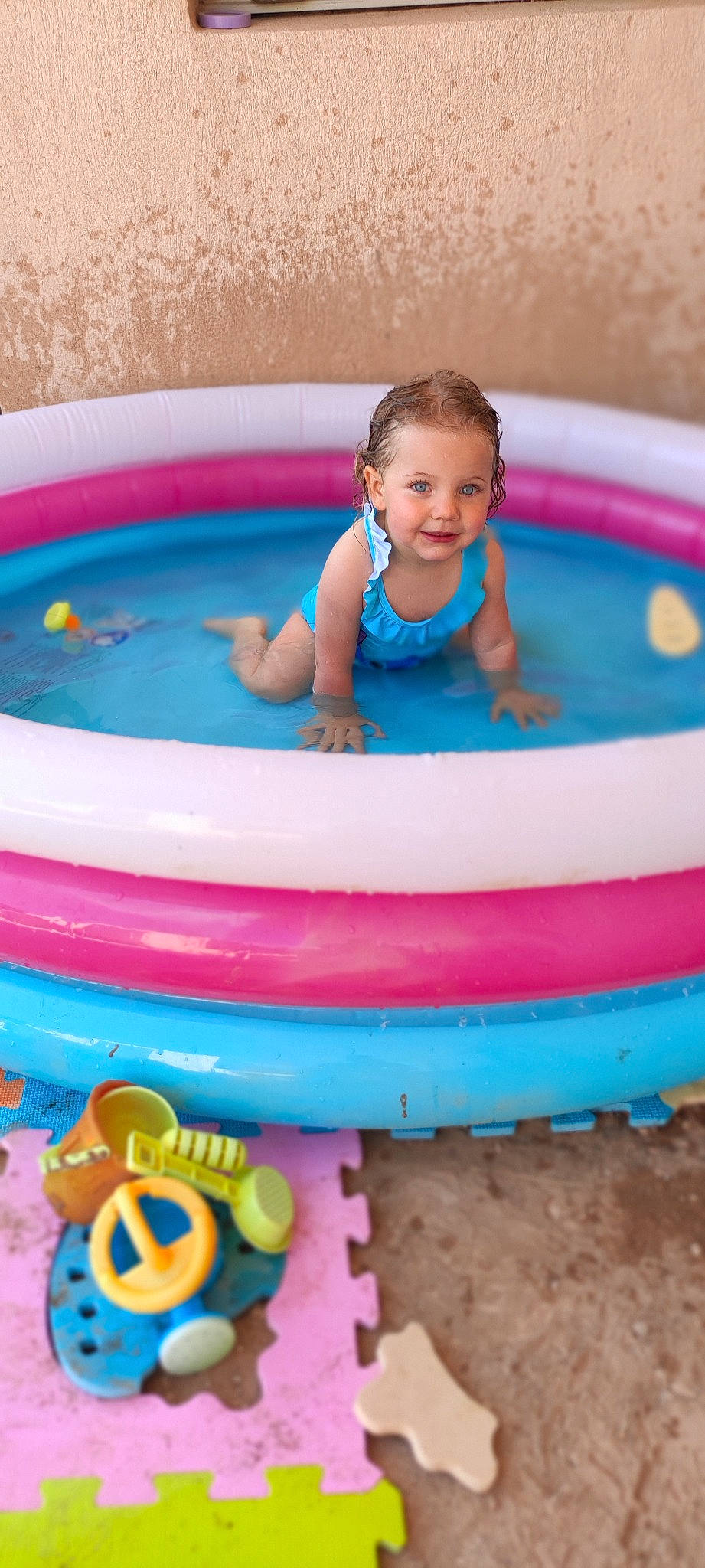 Octavia a rejoint le concours — aidez-le/la à gagner de superbes lots ! aqua, baby, baby_float, baby_products, baby_toddler_clothing, bathing, blue, child, circle, fun, inflatable, joy, leisure, nonbuilding_structure, person, pink, play, product, recreation, toddler