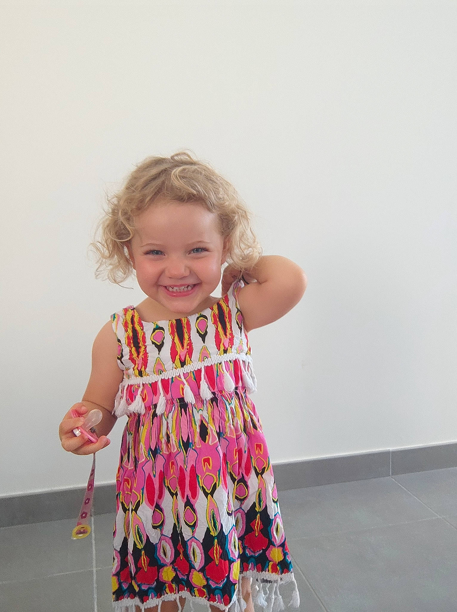 Octavia participe au concours pour gagner de l'argent avec cette photo : arm, baby_toddler_clothing, child, clothing, day_dress, dress, fashion_design, fun, happy, joy, magenta, one_piece_garment, pattern, person, pink, shoulder, sleeve, smile, t_shirt, toddler