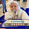 Justine a rejoint le concours — aidez-le/la à gagner de superbes lots ! baby, blue_cart, child, clothing, cute, floor_tiles, flower, headband, indoor, infant, pacifier, people, person, red_pants, retail, shopping, shopping_cart, store, toddler, white_jacket