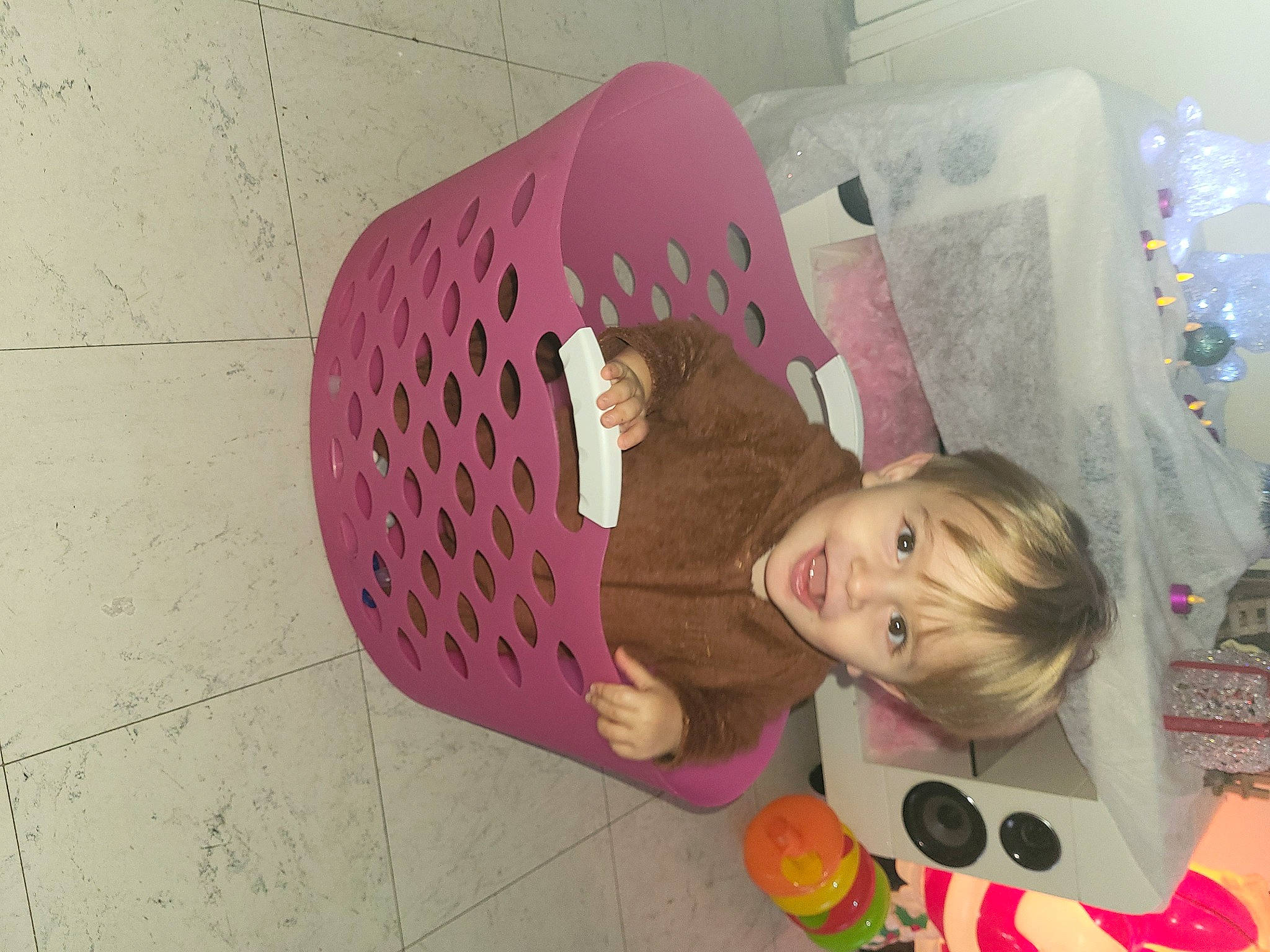 Alan participe au concours pour gagner de l'argent avec cette photo : baby_toddler_clothing, child, circle, comfort, flooring, fun, happy, linens, magenta, paper, paper_product, pattern, person, pink, plastic, purple, room, smile, toddler, visual_arts