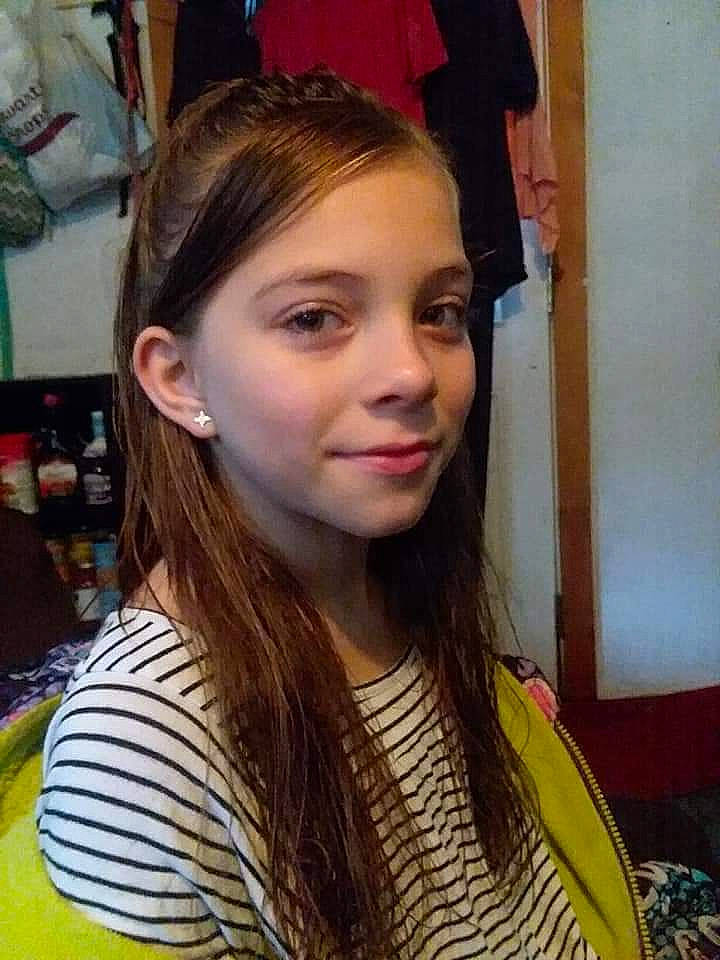 Ebony is registered to the contest to win money with this photo: black_hair, brown_hair, eyebrow, face, fashion_accessory, feathered_hair, forehead, hair, hair_accessory, hair_coloring, hairstyle, jaw, lip, long_hair, nose, person, smile