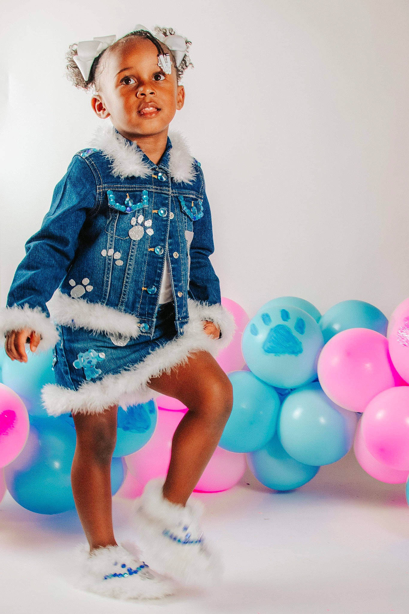 Laiana is registered to the contest to win money with this photo: aqua, azure, baby_toddler_clothing, balloon, child, day_dress, dress, electric_blue, fun, happy, magenta, person, pink, sleeve, smile, standing, textile, thigh, toddler, waist