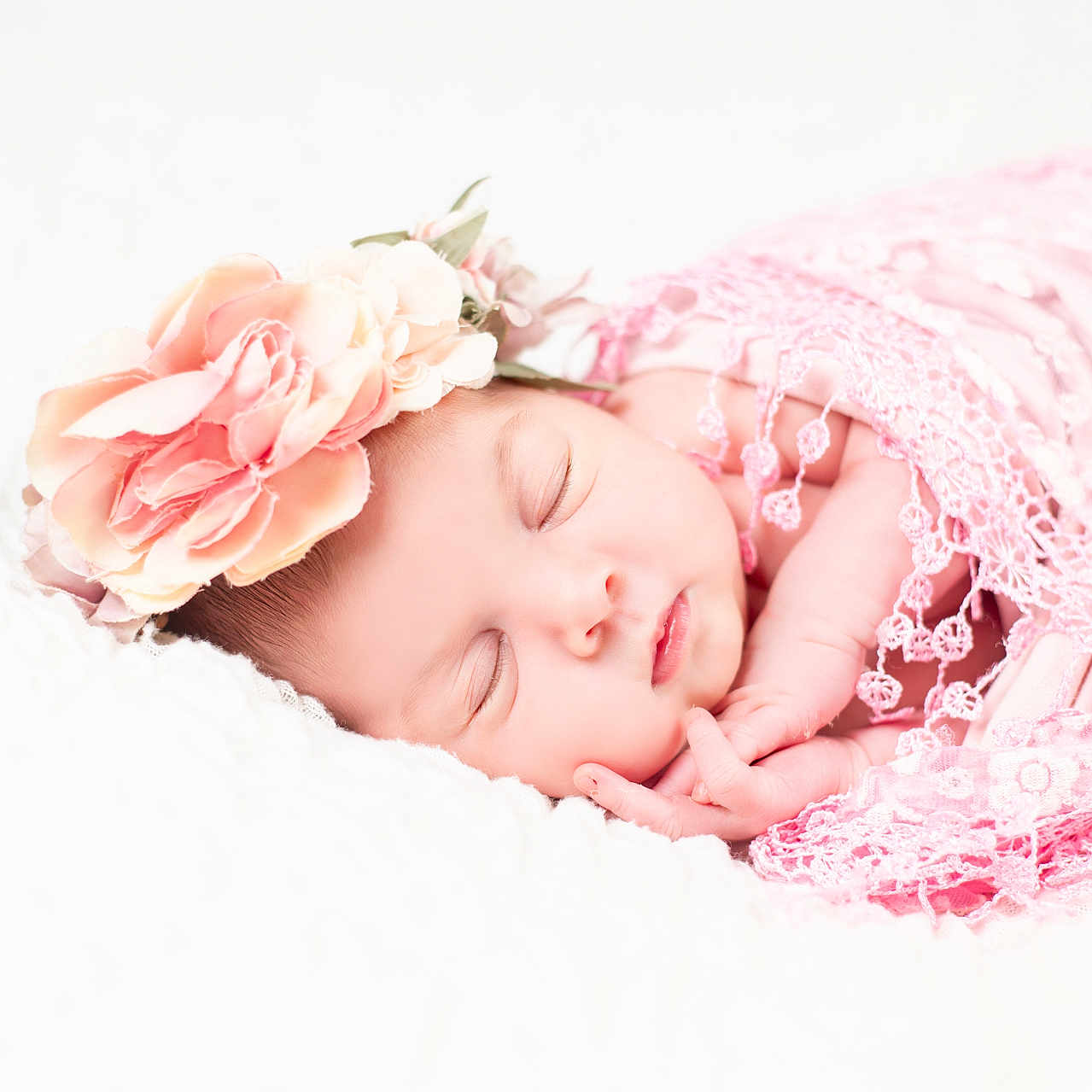 Emilia participe au concours pour gagner de l'argent avec cette photo : baby, blanket, child, closeup, cozy, cute, face, flower_headband, hand, infant, lace, newborn, peaceful, pink, portrait, rest, skin, sleep, sleeping, soft