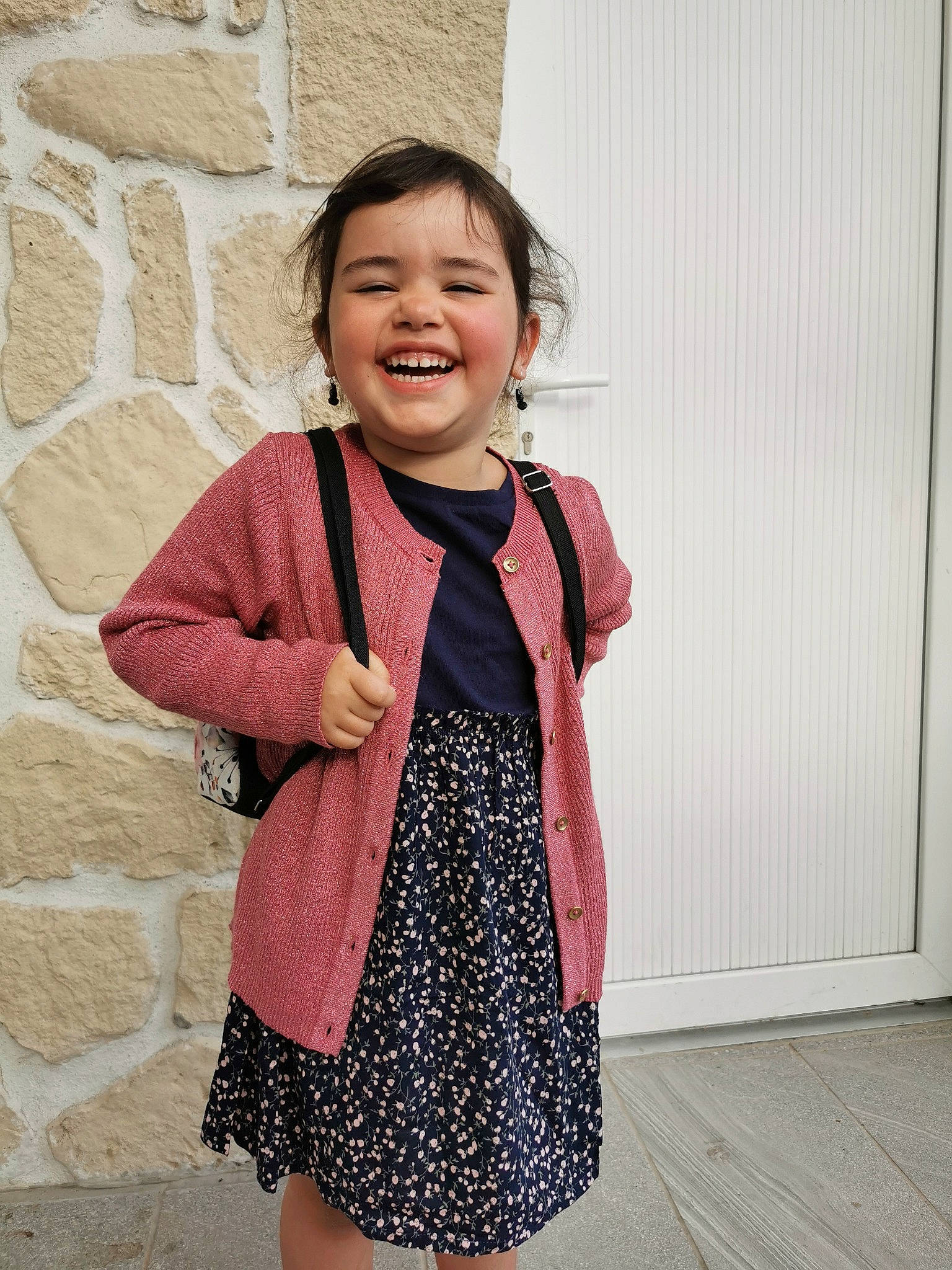 Emy participe au concours pour gagner de l'argent avec cette photo : arm, baby_toddler_clothing, child, clothing, collar, day_dress, dress, flooring, happy, joint, joy, neck, outerwear, pattern, person, shoulder, skin, sleeve, smile, standing