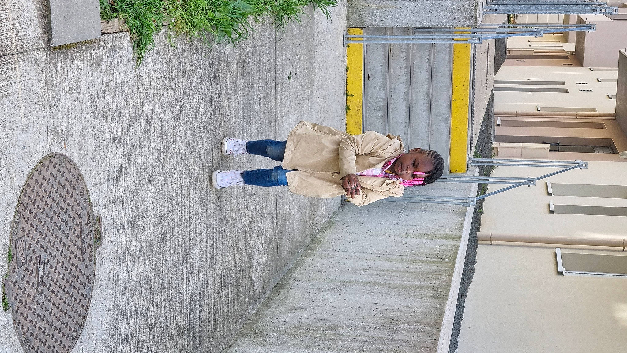Athalia participe au concours pour gagner de l'argent avec cette photo : asphalt, concrete, facade, flooring, flower, house, human_leg, leisure, pedestrian, person, plant, public_space, road, road_surface, shadow, sidewalk, street, street_fashion, toddler, tree