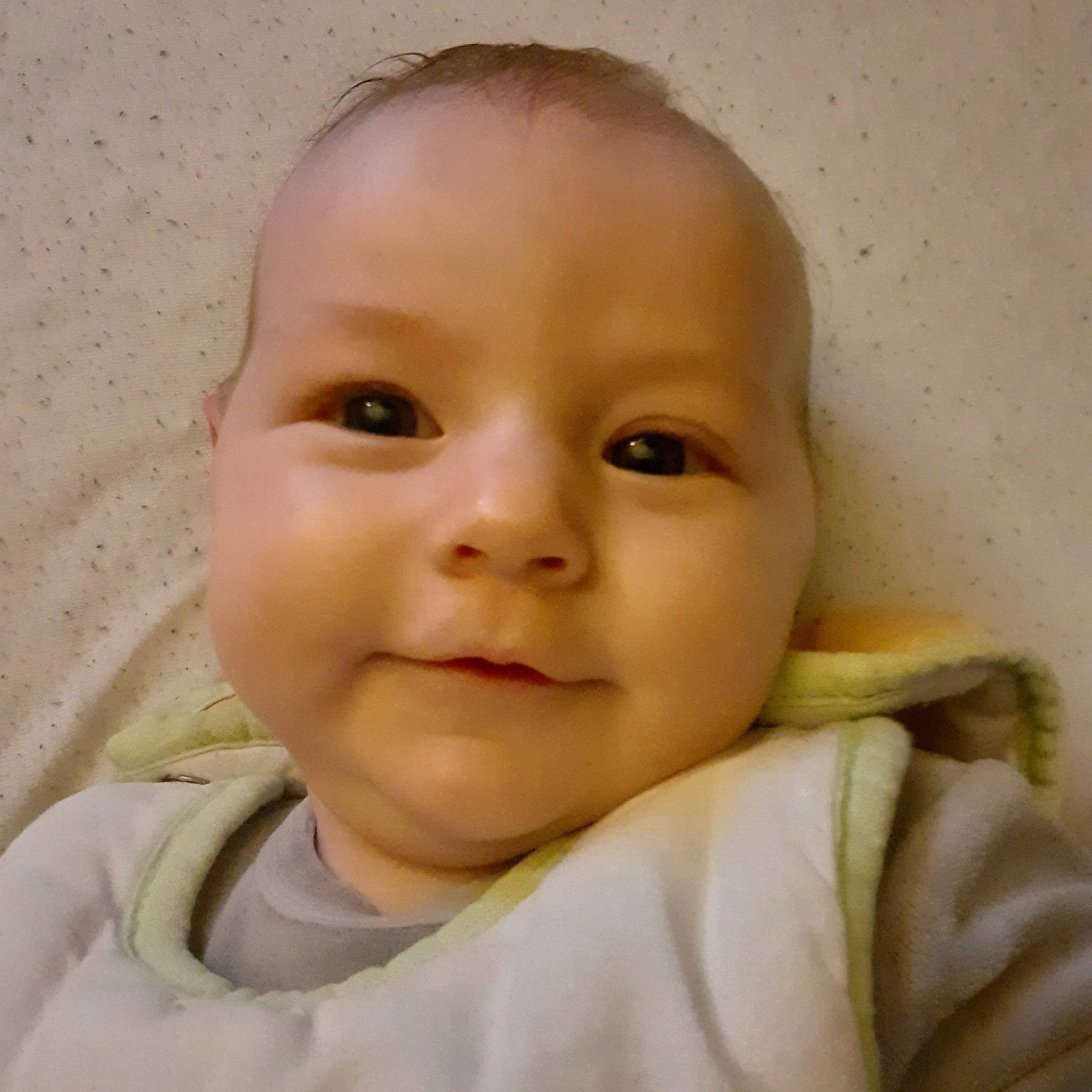 Katalina participe au concours pour gagner de l'argent avec cette photo : baby, baby_making_funny_faces, baby_toddler_clothing, cheek, child, collar, comfort, ear, eyebrow, eyelash, happy, iris, jaw, joy, linens, no_expression, nose, person, skin, sleeve