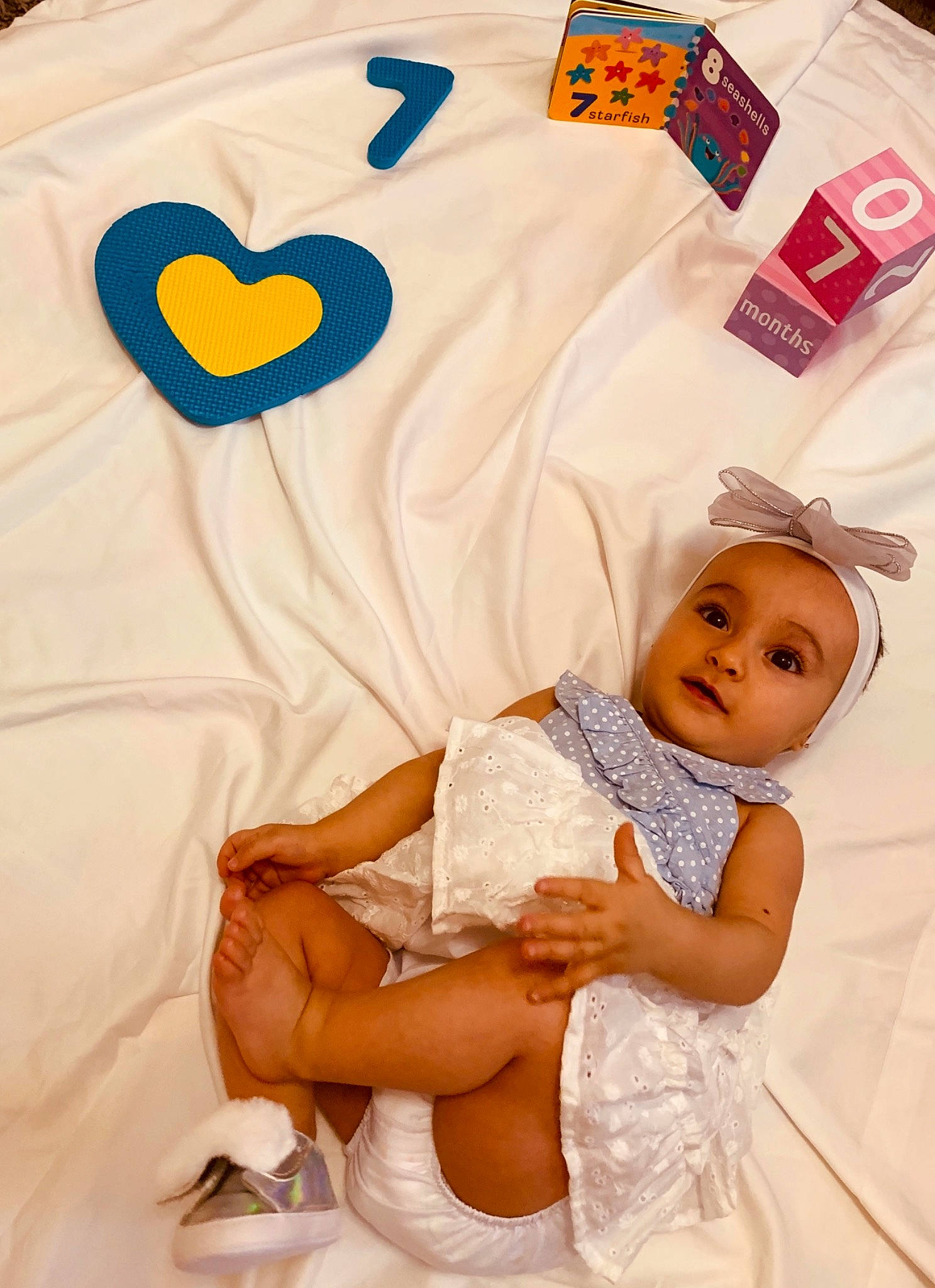 Lina is registered to the contest to win money with this photo: baby, bedtime, child, linens, person, textile, toddler