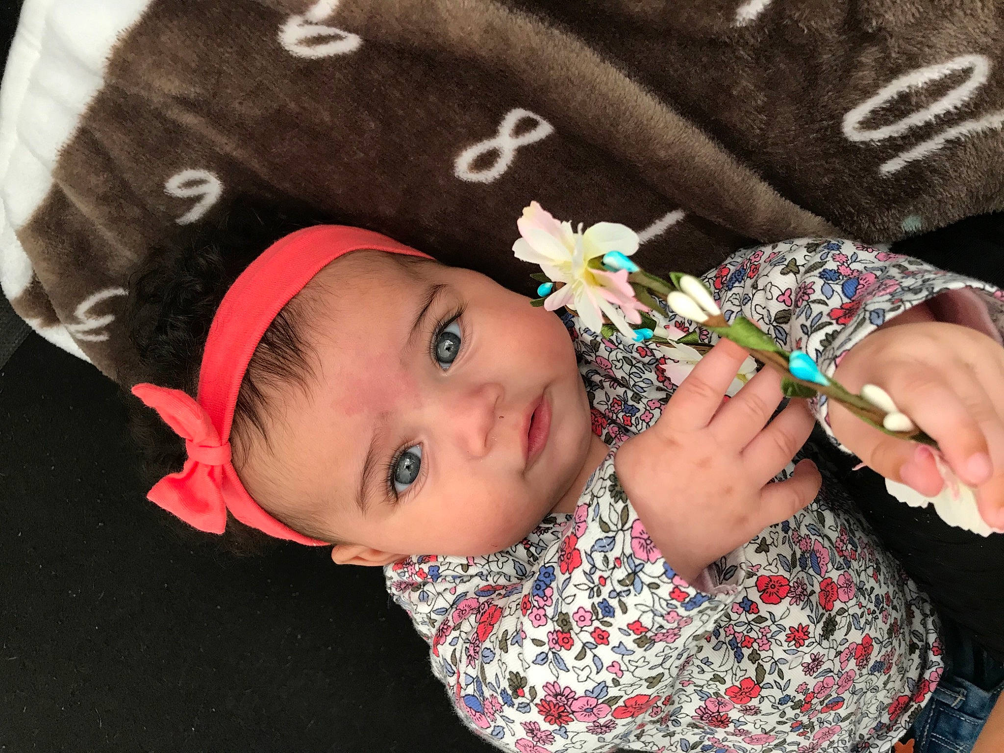 Kessy participe au concours pour gagner de l'argent avec cette photo : baby, baby_toddler_clothing, child, cool, cosmetics, event, eyelash, fashion_accessory, gesture, happy, hat, headgear, nail, pattern, person, product, skin, sleeve, textile, toddler