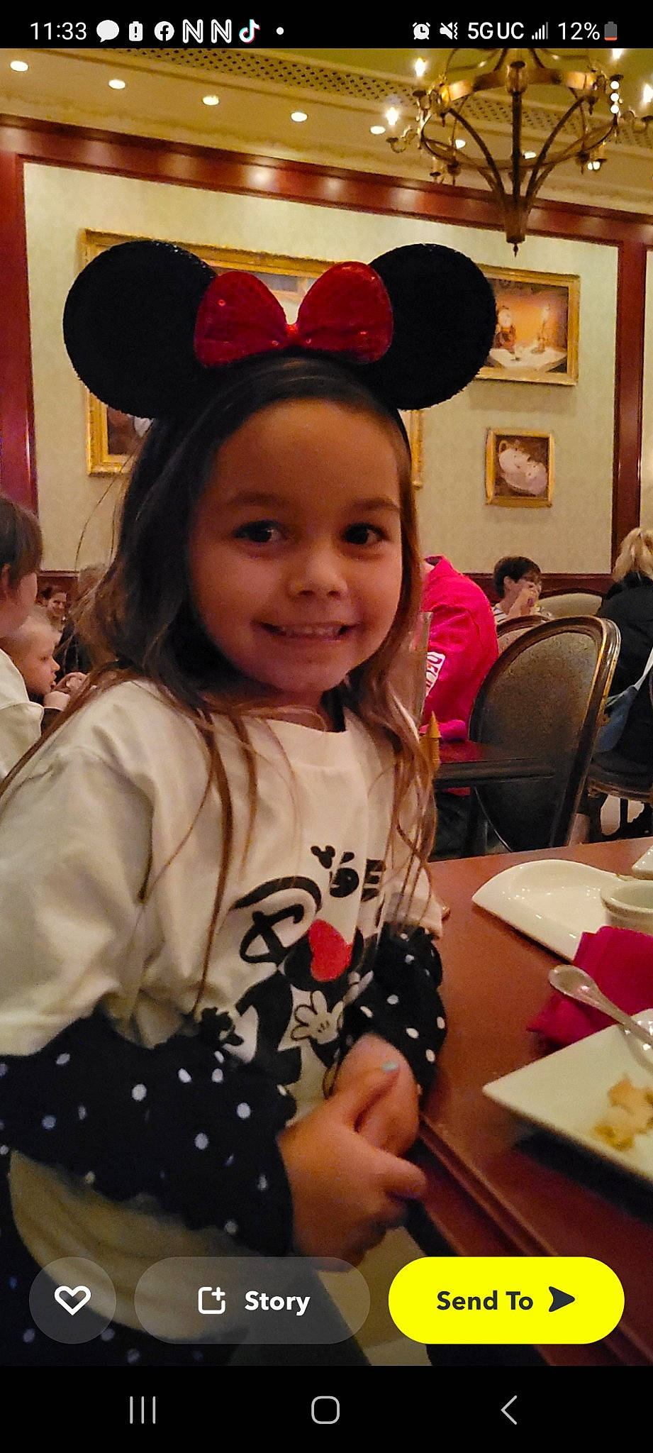 Meah is registered to the contest to win money with this photo: beauty, chair, child, costume_hat, ear, event, fun, happy, head, human, joy, organ, party, person, picture_frame, plate, smile, t_shirt, table, tableware