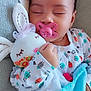 Esmée participe au concours pour gagner de l'argent avec cette photo : baby, sleeping, pacifier, plush_toy, bunny, blanket, onesie, colorful, cute, infant, hand, soft, cozy, child, face, peaceful, resting, indoors, comfort, toddler