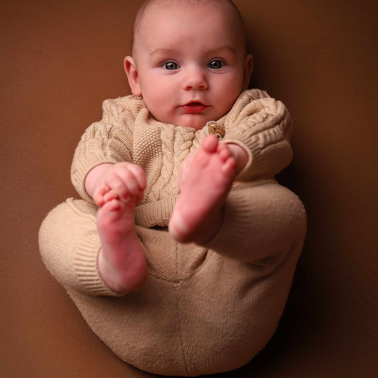 Theo is registered to the contest to win money with this photo: baby, bodypart, cap, clothing, face, finger, hand, happy, hat, head, knitwear, newborn, person, photography, portrait, sitting, smile, sweater, sweatshirt, toe