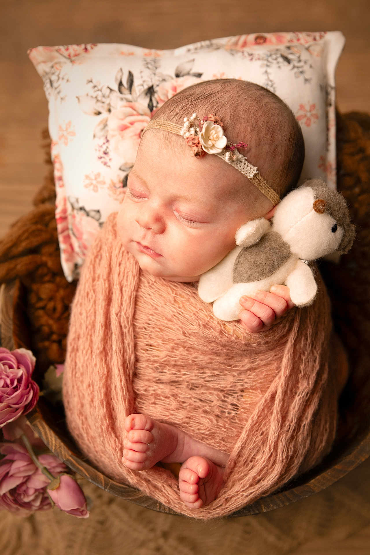 Charlie a rejoint le concours — aidez-le/la à gagner de superbes lots ! newborn, baby, sleeping, swaddled, plush_toy, headband, flower, pillow, wooden_bowl, soft_texture, pink_wrap, infant, cute, peaceful, portrait, closeup, tiny_feet, delicate, cozy, indoors