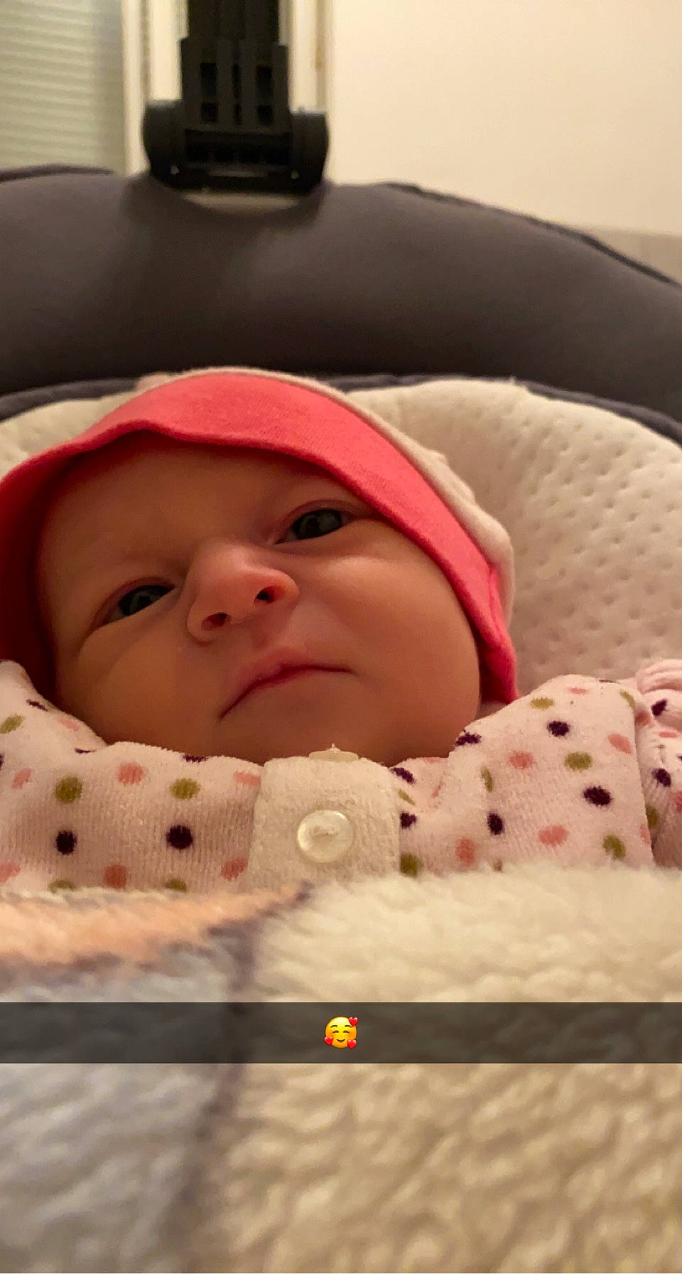 Mélina participe au concours pour gagner de l'argent avec cette photo : baby, baby_sleeping, baby_toddler_clothing, carmine, cheek, child, chin, comfort, face, finger, head, headwear, linens, lip, mouth, nose, pattern, person, pink, skin