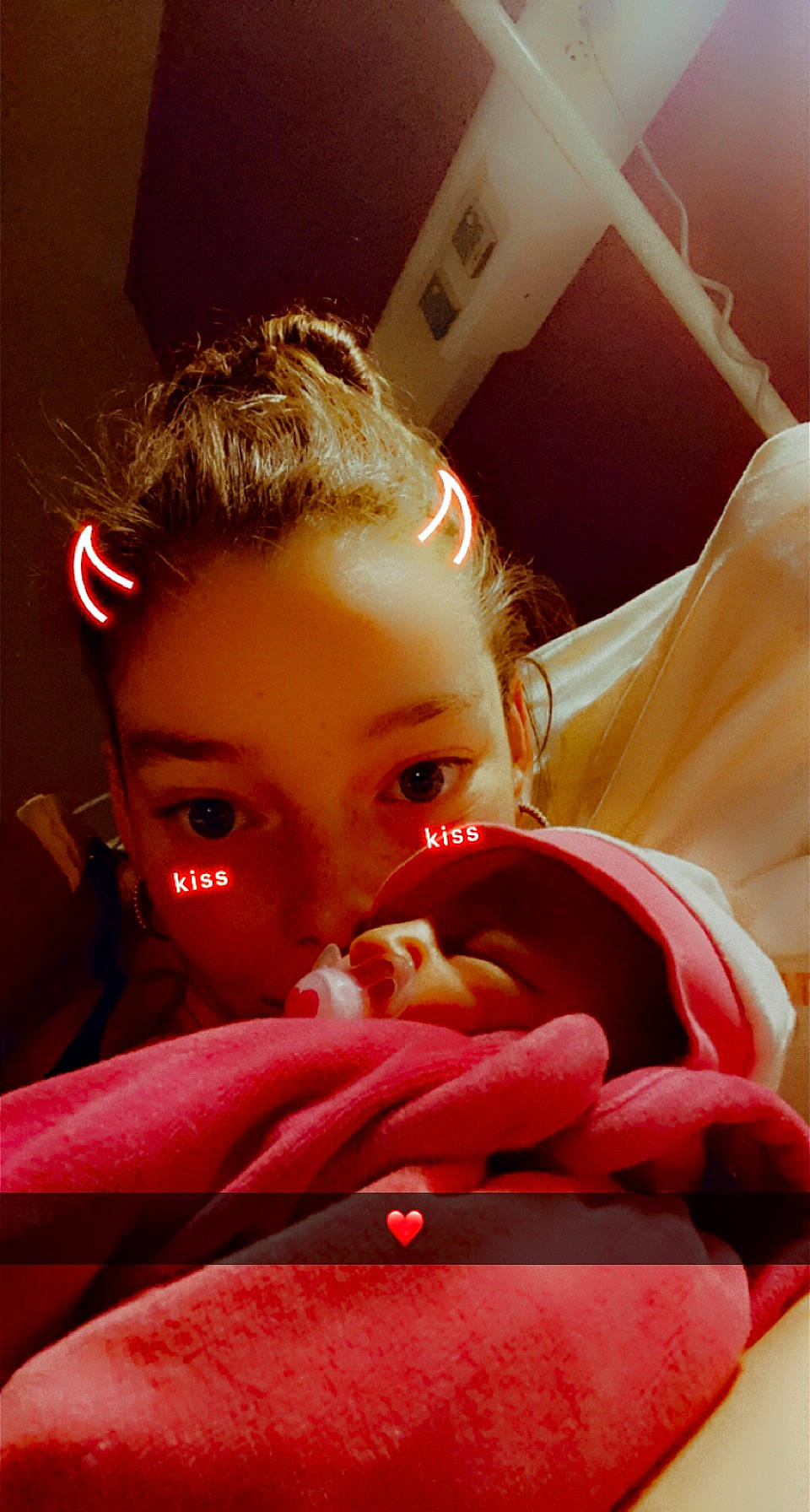 Mélina a rejoint le concours — aidez-le/la à gagner de superbes lots ! baby, carmine, cheek, child, comfort, ear, eye, eyebrow, eyelash, gesture, human_body, jaw, lip, mouth, nail, nose, person, room, skin, thumb