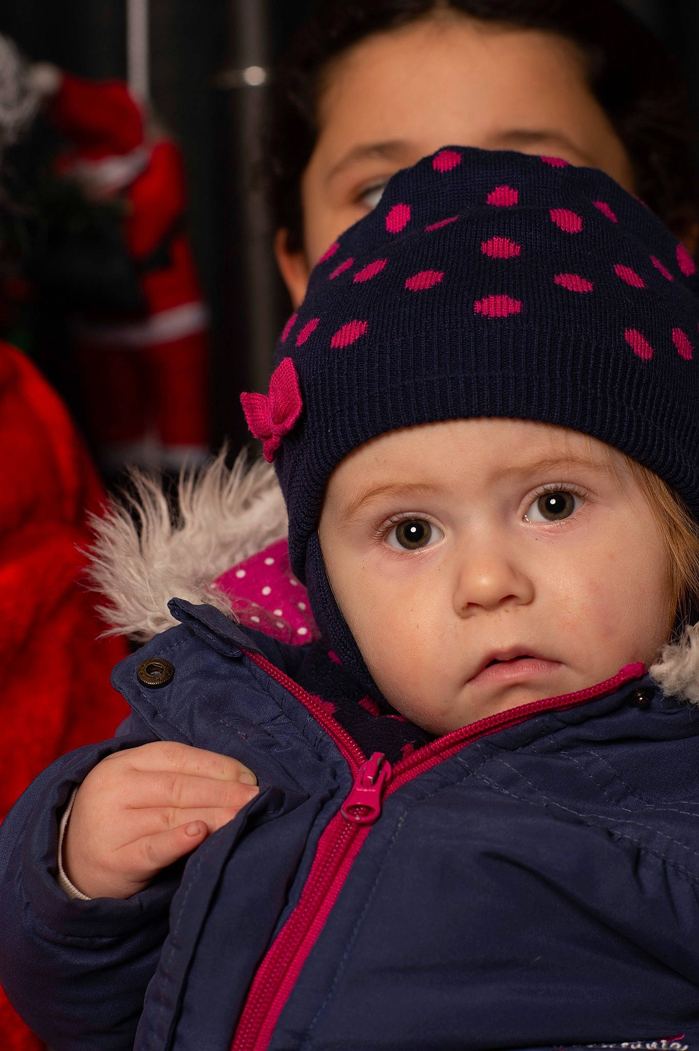 Dayanara participe au concours pour gagner de l'argent avec cette photo : baby, cap, cheek, child, fashion_accessory, fun, fur, glove, happy, headwear, knit_cap, lip, magenta, outerwear, person, pink, red, skin, surprise, toddler