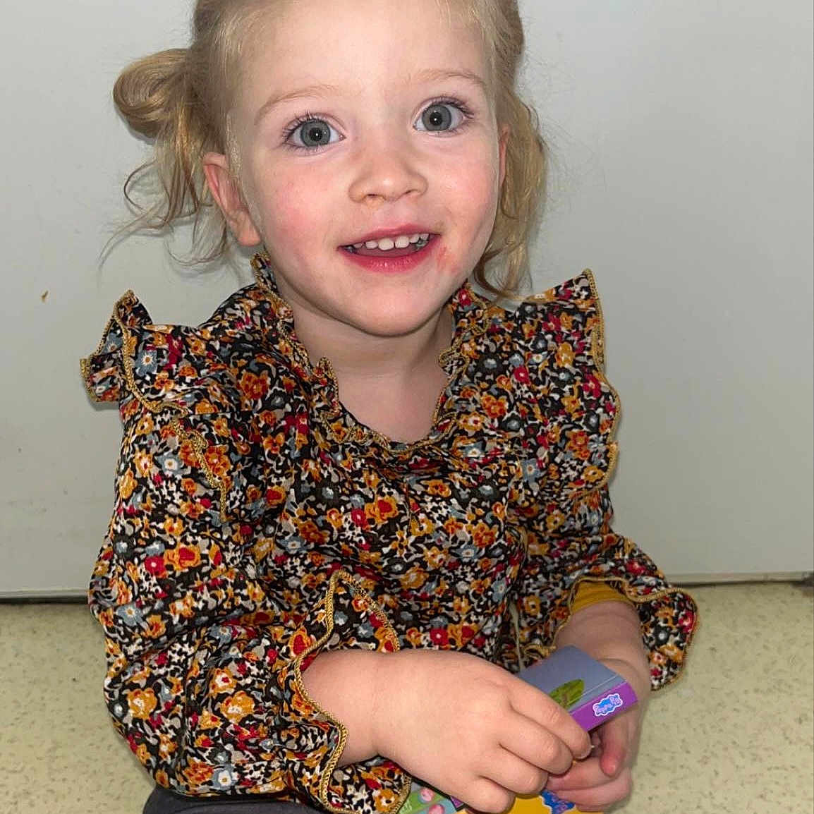 Lilya a rejoint le concours — aidez-le/la à gagner de superbes lots ! blouse, child, clothing, creditcard, document, drivinglicense, face, female, girl, happy, head, idcards, pants, person, photography, portrait, sitting, sleeve, smile, text