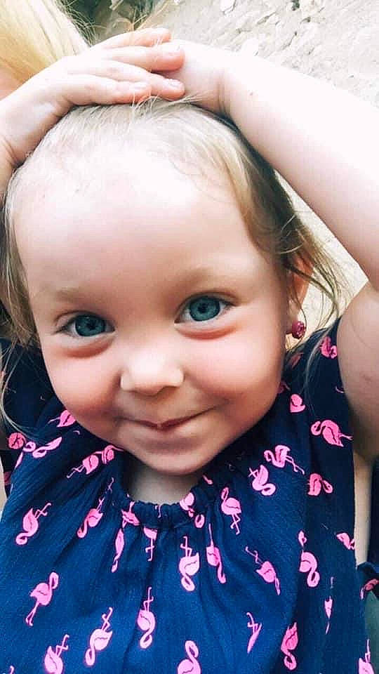 Alyson participe au concours pour gagner de l'argent avec cette photo : cheek, chin, ear, eye, eyebrow, eyelash, facial_expression, forehead, hair, hairstyle, head, human, joy, lip, mouth, neck, nose, organ, person, photograph