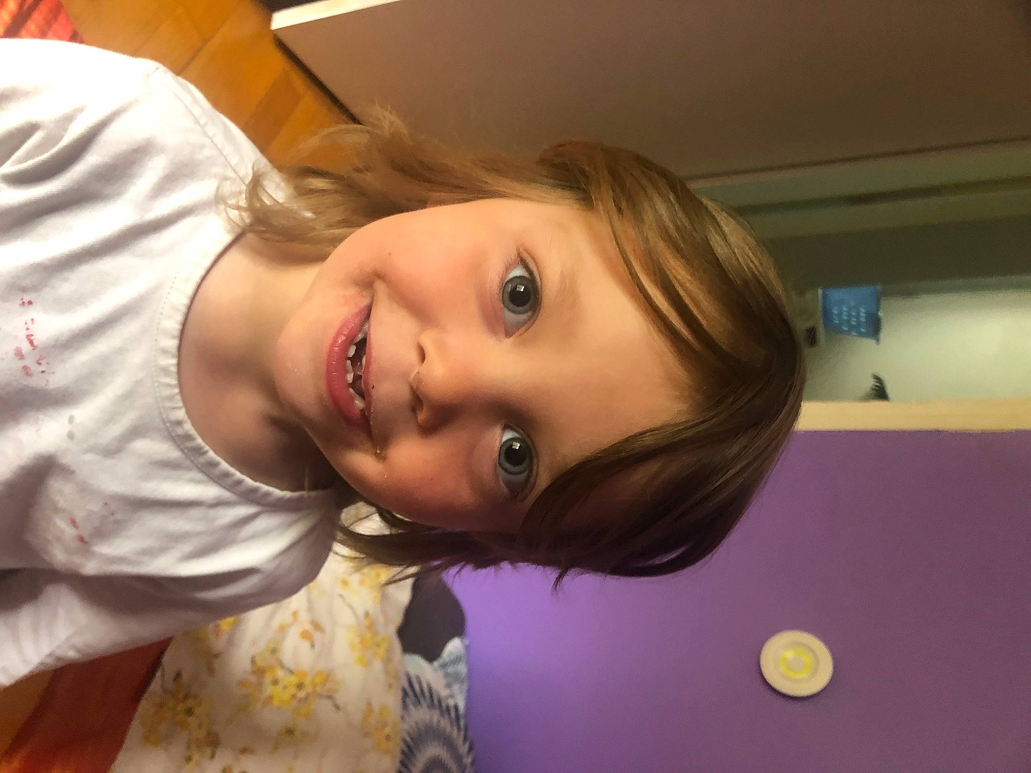 Alyson a rejoint le concours — aidez-le/la à gagner de superbes lots ! blond, brown_hair, cheek, chin, eye, eyebrow, eyelash, forehead, fun, happy, head, iris, joy, lip, mouth, nose, person, skin, smile, toddler