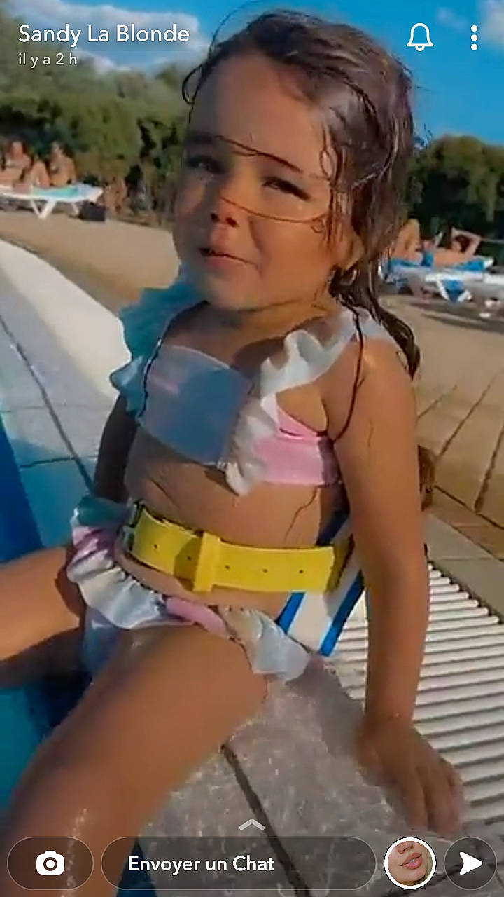 Jennah a rejoint le concours — aidez-le/la à gagner de superbes lots ! brassiere, child, eye, face, fun, hair, hairstyle, happy, human_leg, leisure, lifejacket, person, personal_protective_equipment, recreation, shorts, skin, summer, swimwear, thigh, toddler