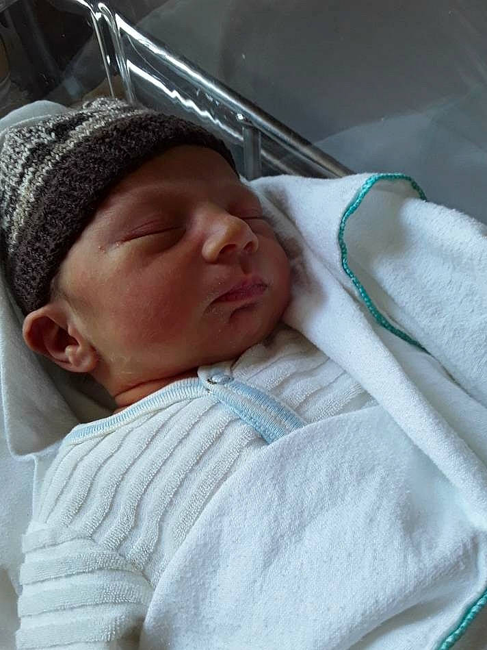Denver participe au concours pour gagner de l'argent avec cette photo : baby_products, baby_sleeping, blue, cap, chin, comfort, eye, face, green, hairstyle, head, headwear, human, nap, people, person, product, room, skin, sleep