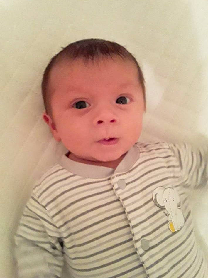 Denver a rejoint le concours — aidez-le/la à gagner de superbes lots ! baby, baby_toddler_clothing, cheek, child, chin, comfort, ear, eyebrow, eyelash, forehead, iris, jaw, lip, muscle, neck, organ, peach, person, skin, sleeve