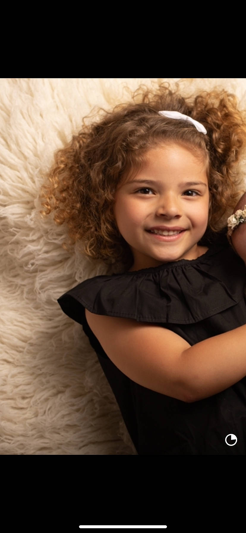 Calie participe au concours pour gagner de l'argent avec cette photo : arm, cheek, chin, dress, eye, eyebrow, face, facial_expression, flash_photography, hair, hairstyle, head, human_body, iris, joy, lip, nose, person, shoulder, skin