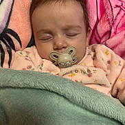 Romy a rejoint le concours — aidez-le/la à gagner de superbes lots ! baby, sleeping, pacifier, blanket, pajamas, infant, cozy, soft, cute, child, face, peaceful, resting, indoors, closeup, young, comfort, warm, portrait, adorable