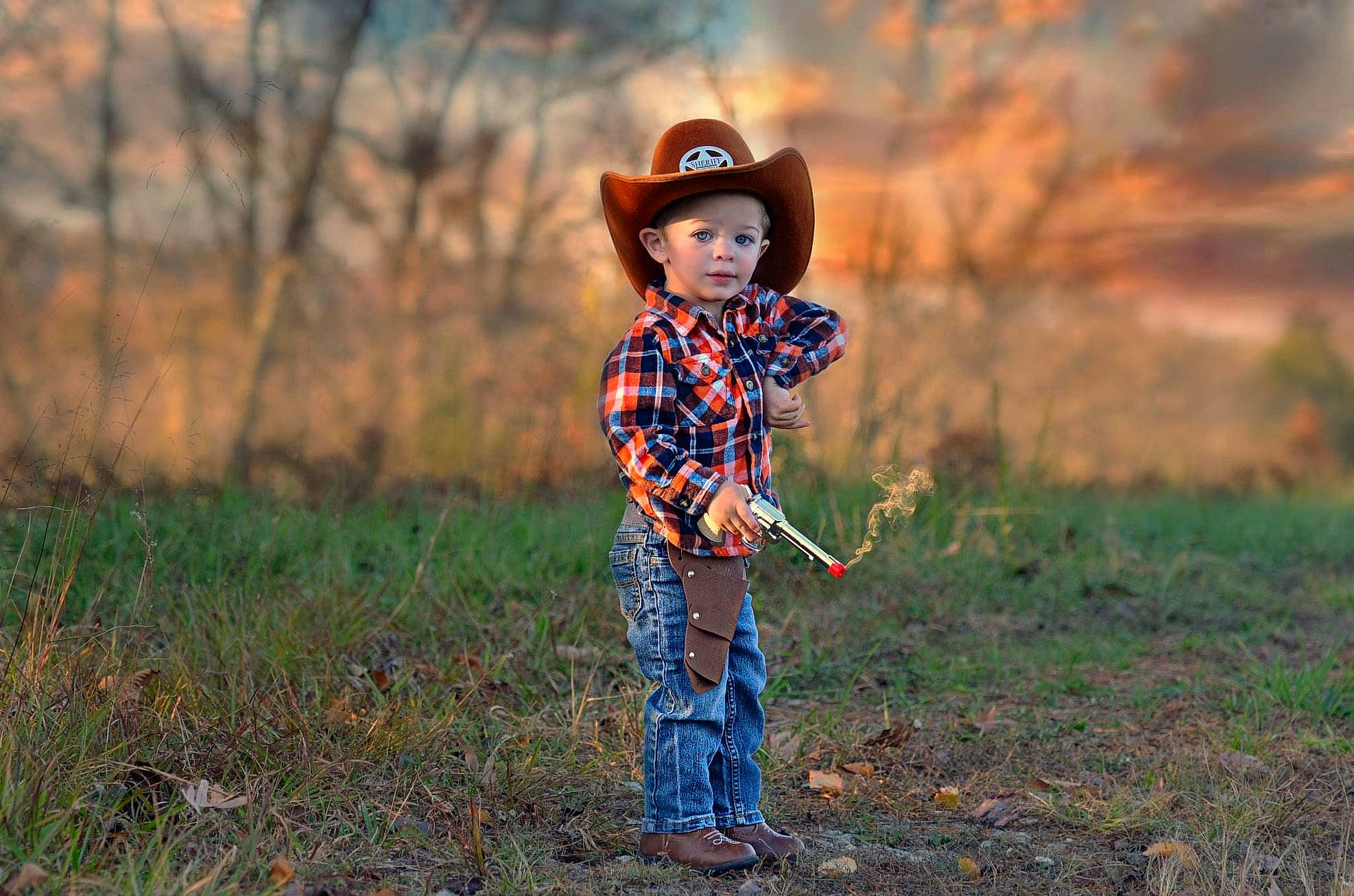 Cason is registered to the contest to win money with this photo: fedora, field, flash_photography, fun, grass, grass_family, grassland, happy, hat, headwear, landscape, meadow, natural_landscape, people_in_nature, person, plain, plant, prairie, sun_hat, sunglasses
