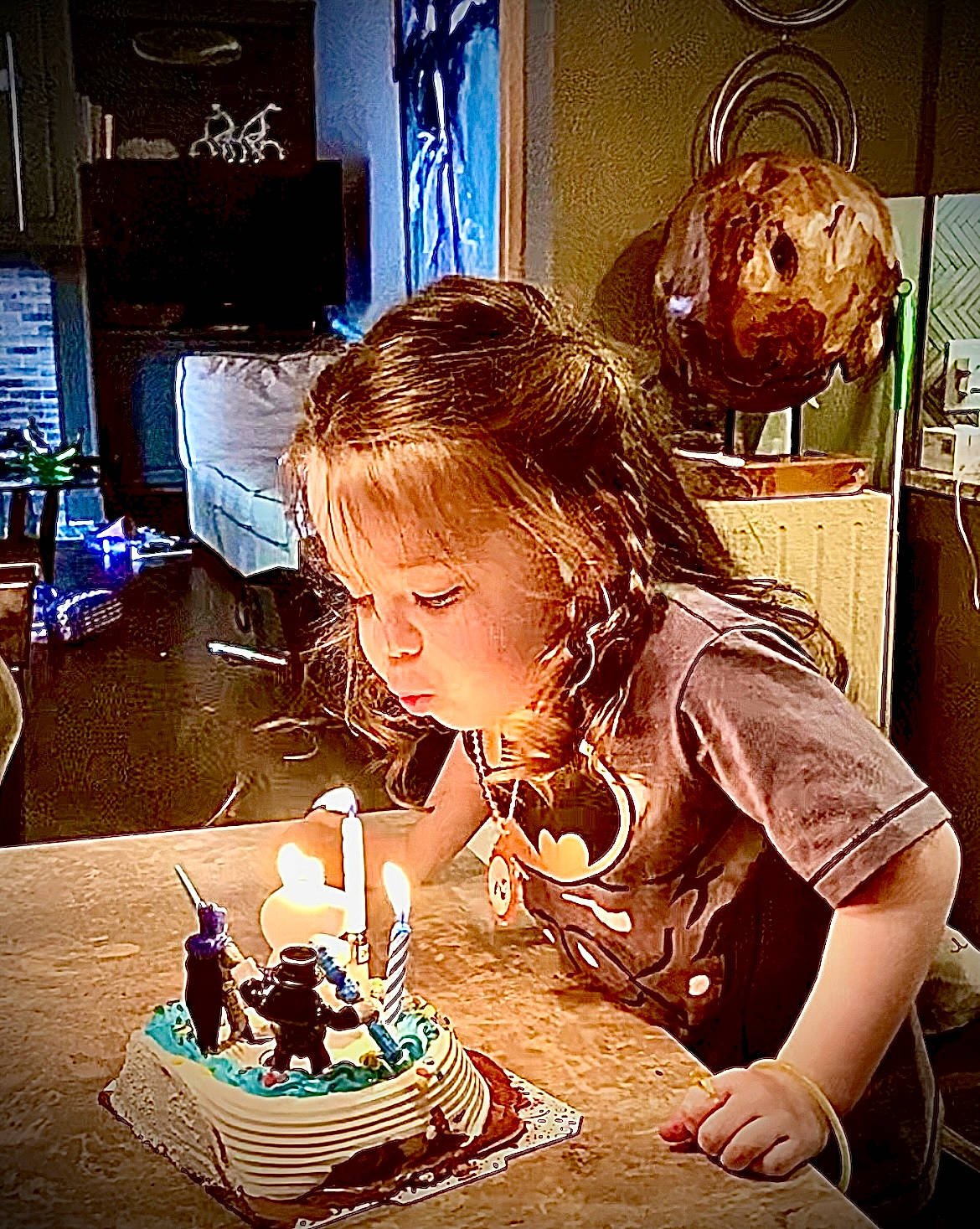 Story is registered to the contest to win money with this photo: baked_goods, birthday, birthday_cake, birthday_candle, birthday_party, buttercream, cake, cake_decorating, cake_decorating_supply, candle, chair, food, fun, lighting, person, plate, sharing, sweetness, table, tableware