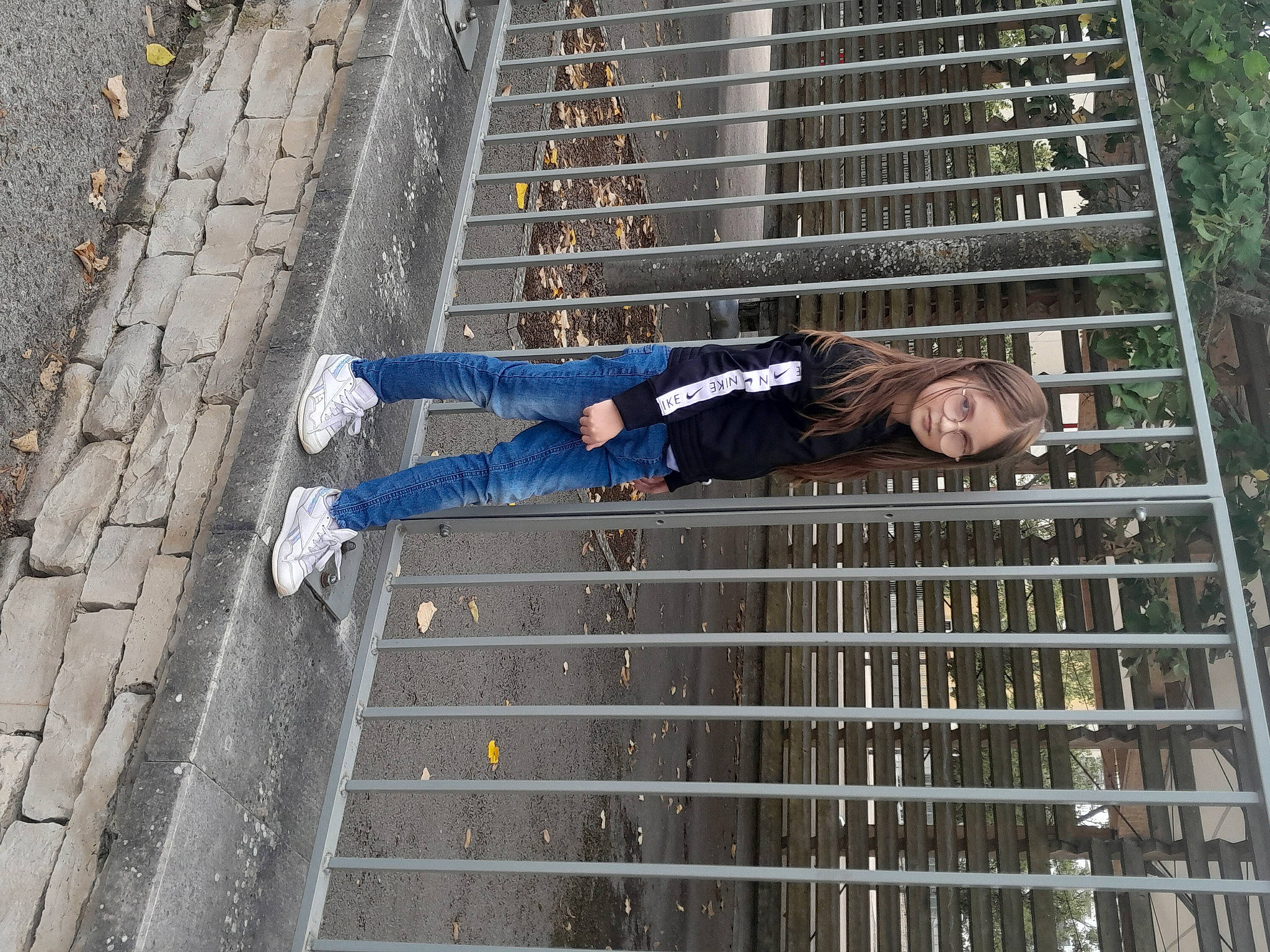 Jana participe au concours pour gagner de l'argent avec cette photo : brickwork, city, composite_material, concrete, daylighting, denim, electric_blue, engineering, facade, fun, leisure, mesh, metal, outdoor_shoe, person, roof, steel, thigh, tower, urban_design