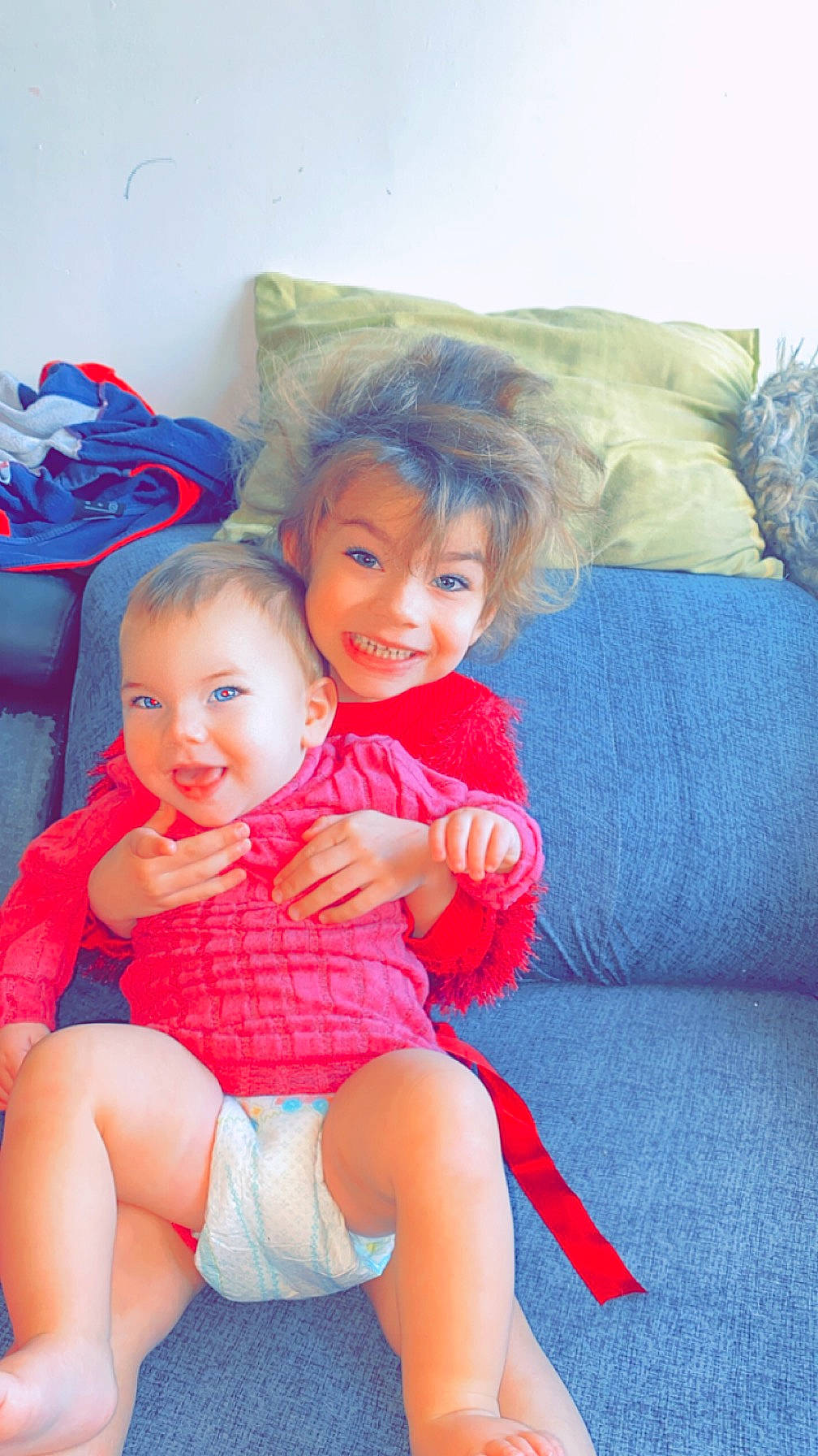 Eva Naiya participe au concours pour gagner de l'argent avec cette photo : abdomen, baby, baby_toddler_clothing, child, comfort, fun, happy, human_leg, iris, joy, lap, leisure, linens, magenta, person, pillow, room, sitting, skin, smile