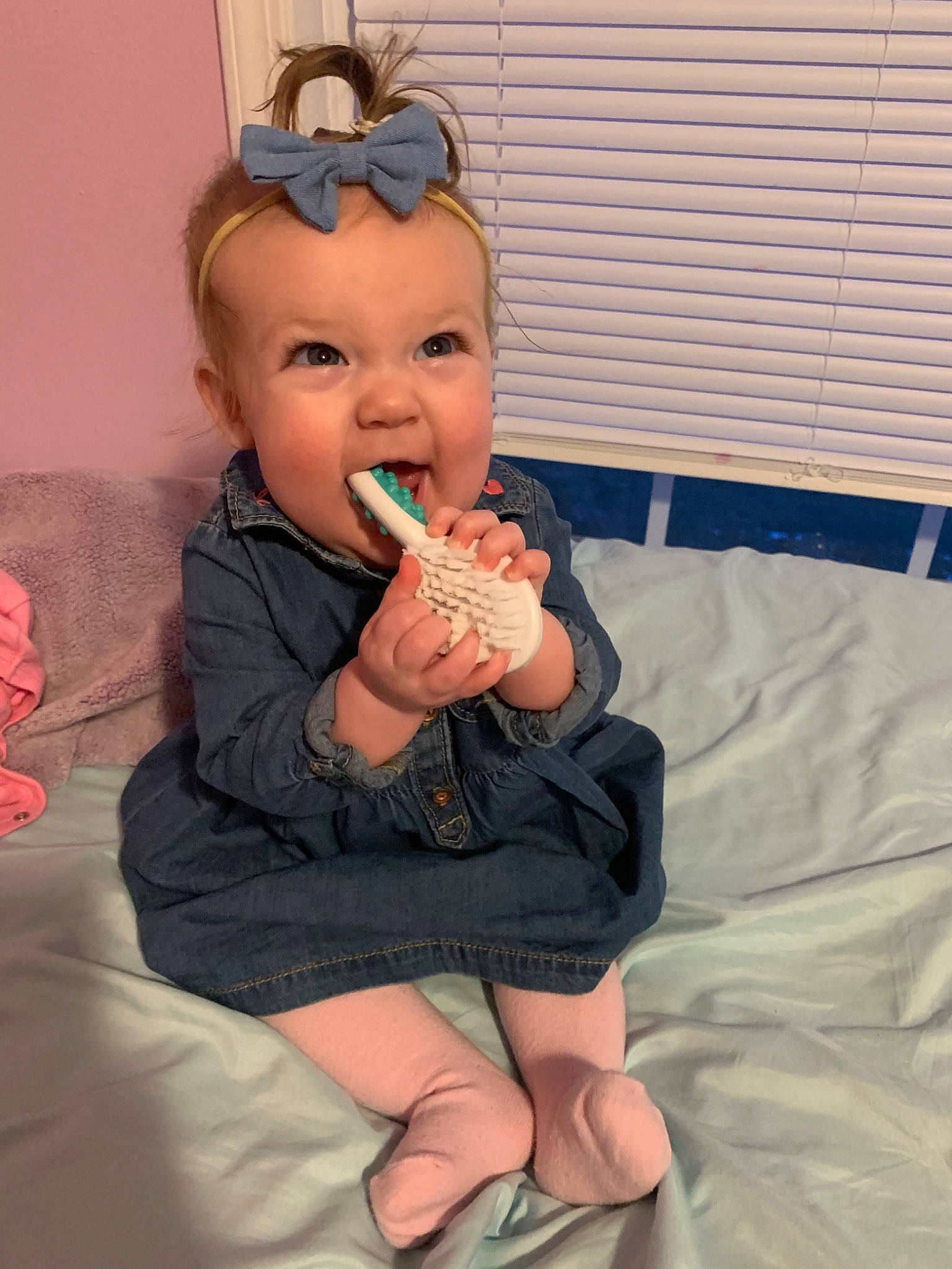 Giavanna is registered to the contest to win money with this photo: arm, baby, child, finger, leg, person, thumb, toddler