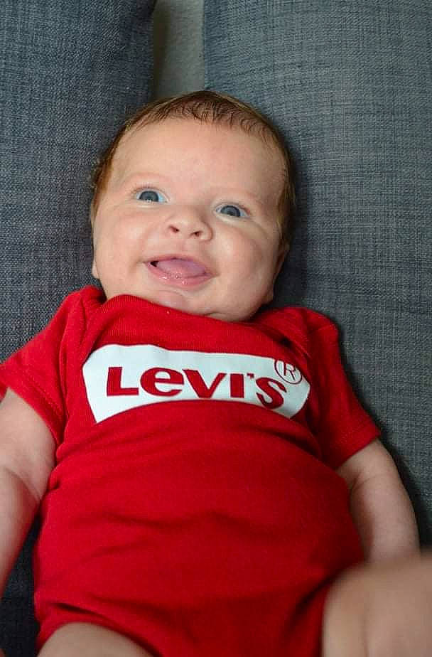 Aydan participe au concours pour gagner de l'argent avec cette photo : baby, baby_toddler_clothing, cheek, chin, eye, eyebrow, face, facial_expression, finger, hairstyle, head, human_body, iris, joy, lip, mouth, neck, nose, person, skin