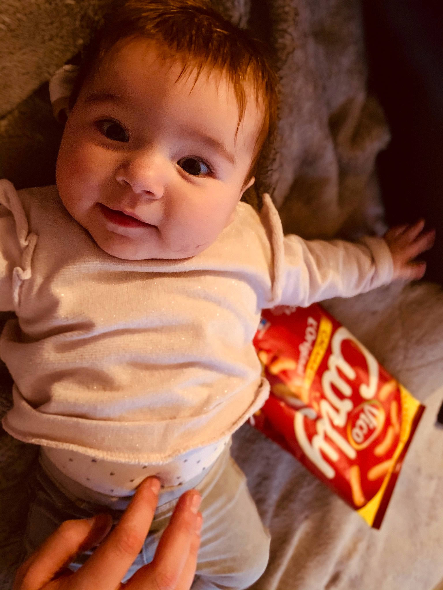 Lou participe au concours pour gagner de l'argent avec cette photo : aluminum_can, baby, baby_toddler_clothing, beverage_can, carbonated_soft_drinks, cheek, drinkware, eye, finger, gesture, hand, happy, lip, nose, person, product, skin, smile, tin, tin_can