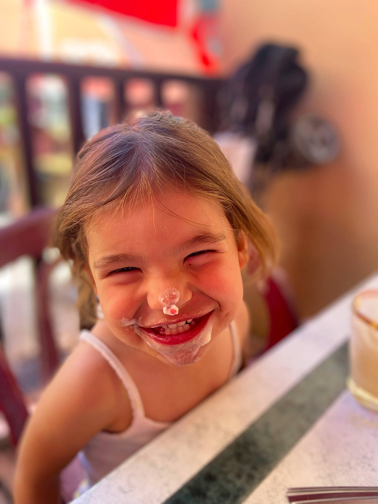 Lou a rejoint le concours — aidez-le/la à gagner de superbes lots ! bathing, child, chin, cup, eyebrow, eyelash, fun, hair, happy, head, joy, leisure, lip, mouth, nose, person, recreation, serveware, skin, smile