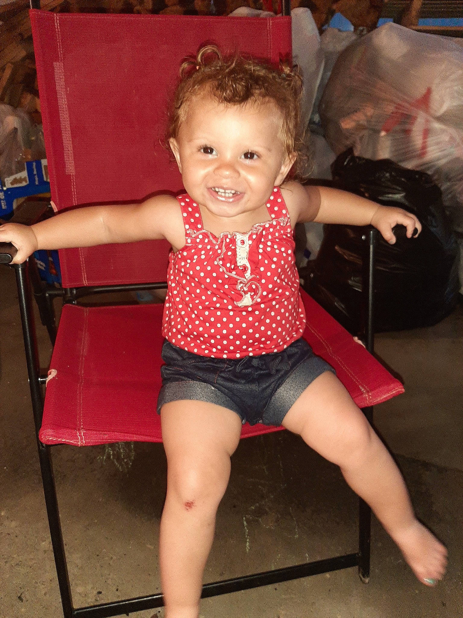 Jazlyn is registered to the contest to win money with this photo: child, child_model, fun, furniture, joy, leg, person, sitting, smile, standing, thigh, toddler