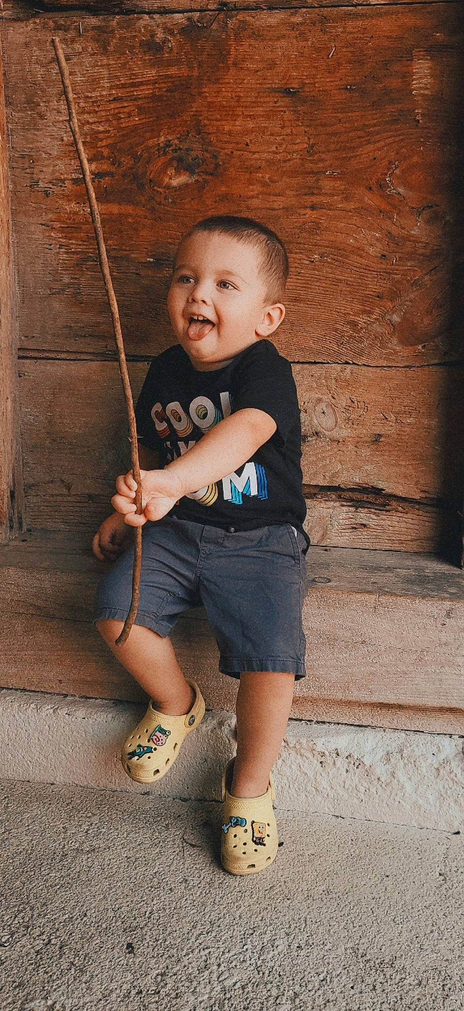 Diego is registered to the contest to win money with this photo: child, electric_blue, eye, face, flash_photography, fun, happy, human_body, leisure, people_in_nature, person, play, recreation, shorts, shoulder, sitting, smile, t_shirt, toddler, tree